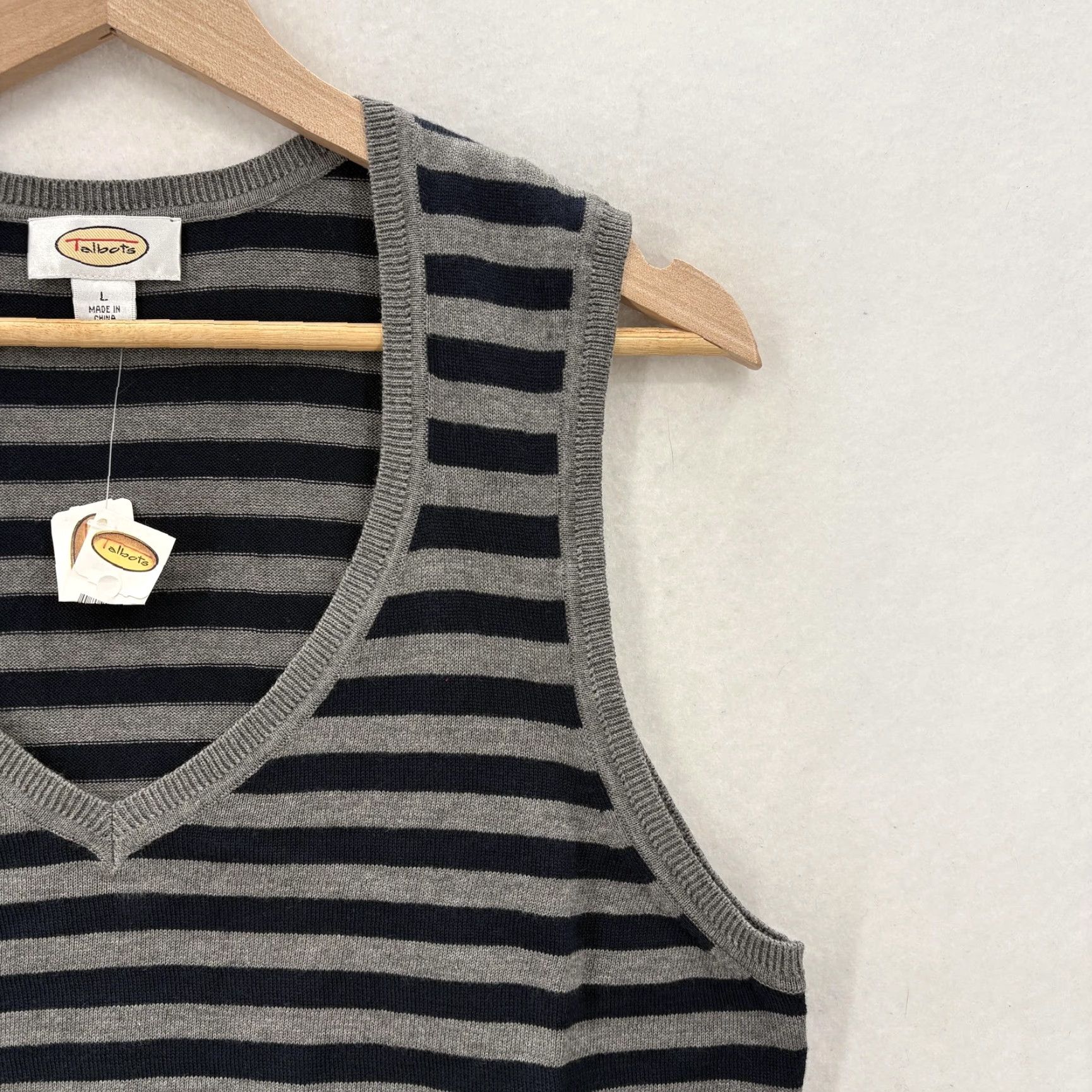 Talbots Talbots Sweater Vest Womens Large Gray Stripe V Neck 100% Cotton Knit Casual NWT Size L / US 10 / IT 46 - 2 Thumbnail