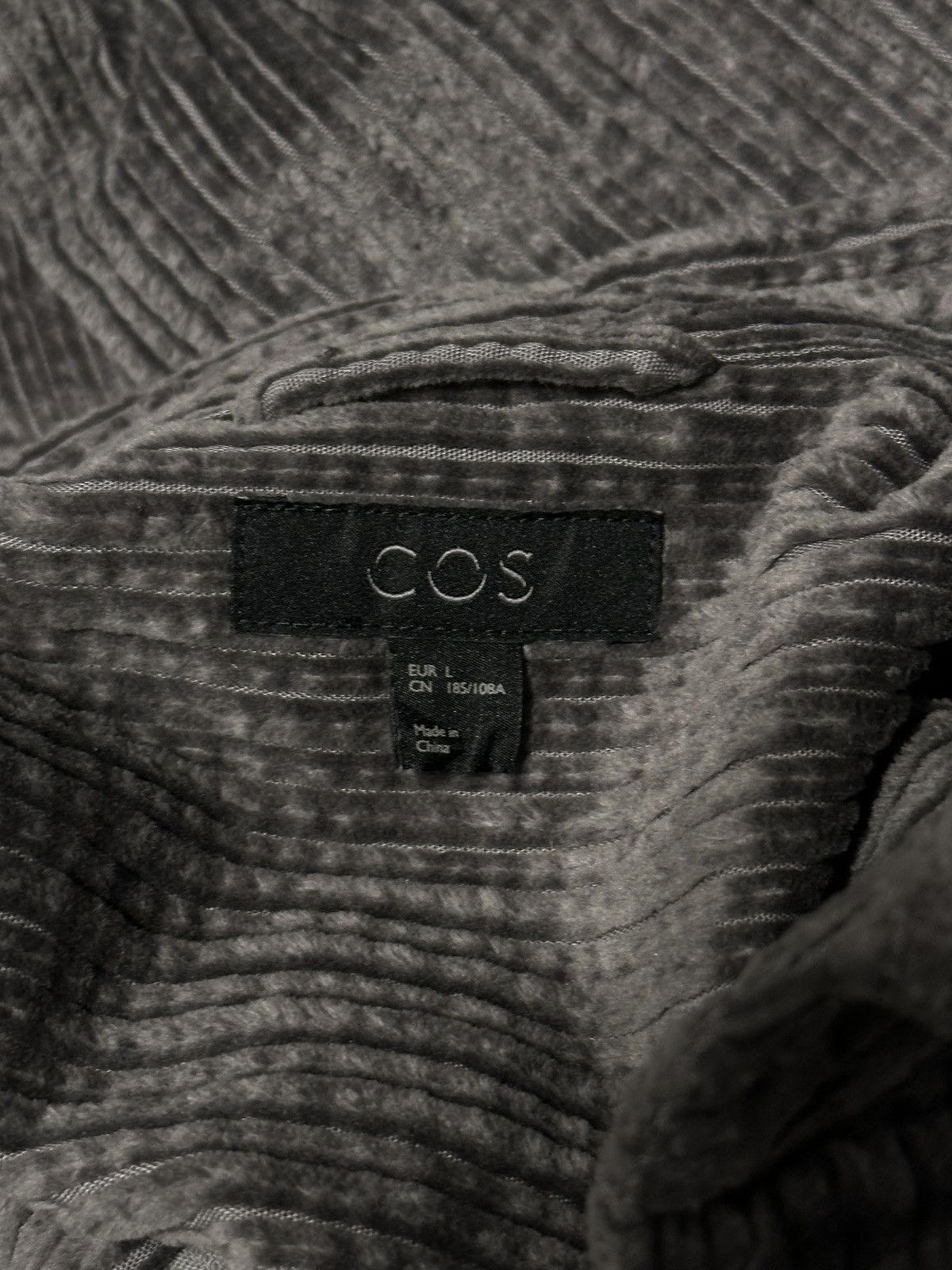 Cos COS mens Lyocell Corduory Cotton Blend Velvet Overshirt Gray Size US L / EU 52-54 / 3 - 4 Thumbnail