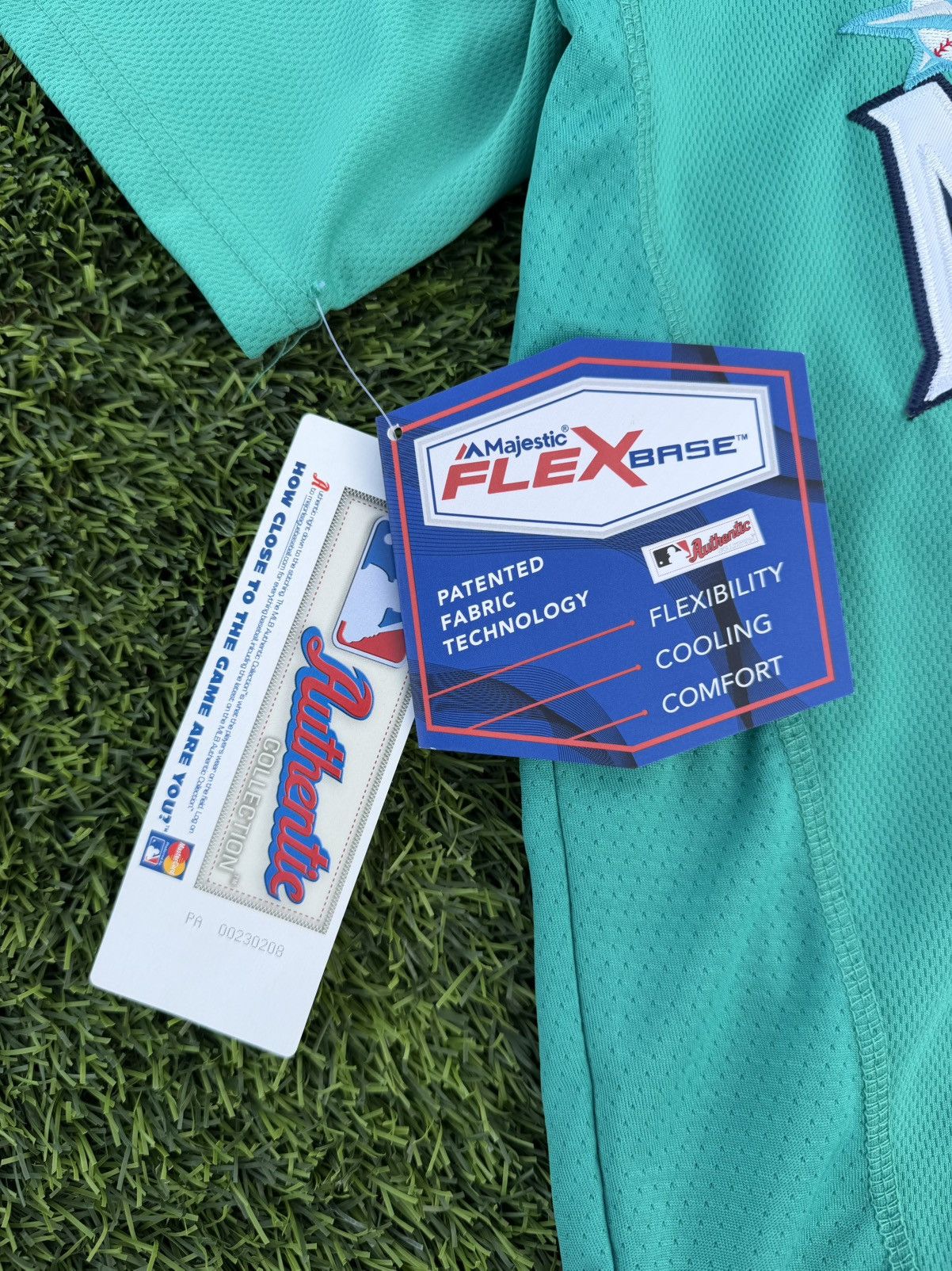 Majestic Brand new teal Seattle Mariners Ken Griffey jersey size L Size US L / EU 52-54 / 3 - 2 Thumbnail