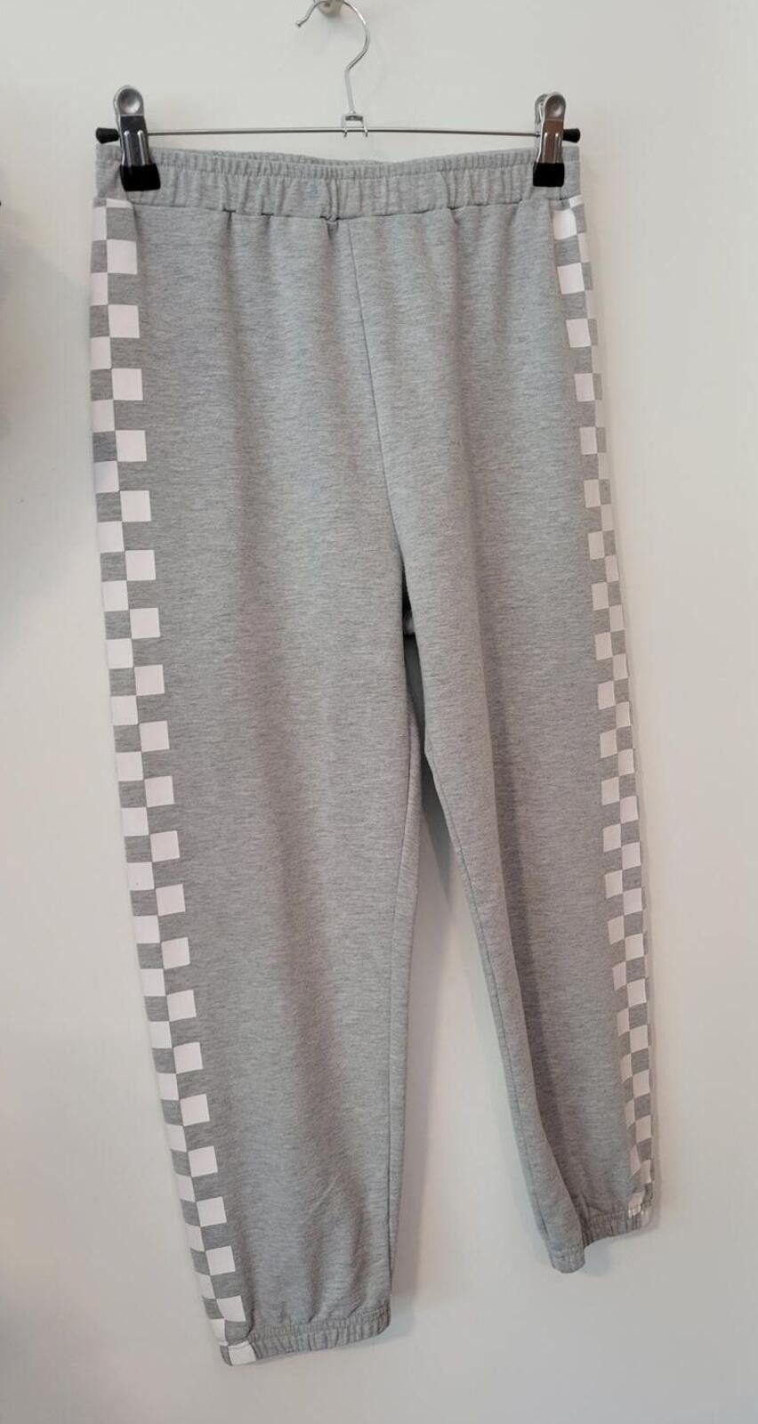 The Unbranded Brand Boys Gray Sweatpants with Checkerboard Side Stripe Size US 26 / EU 42 - 1 Thumbnail