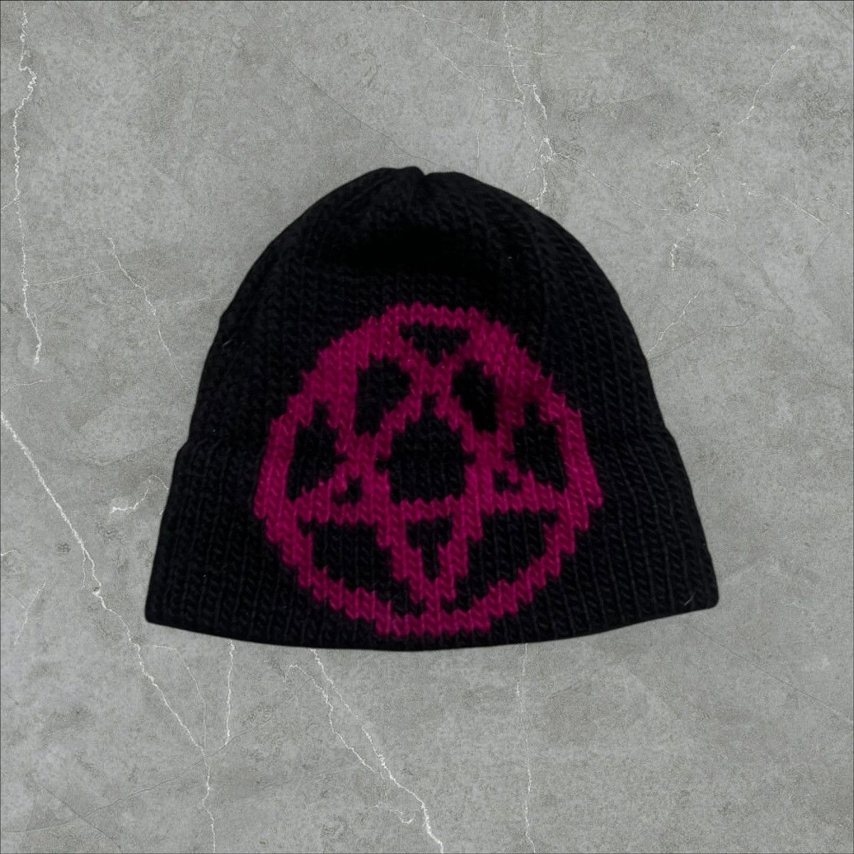 Bailey Goldberg Handmade Heartagram Magenta / Black beanie