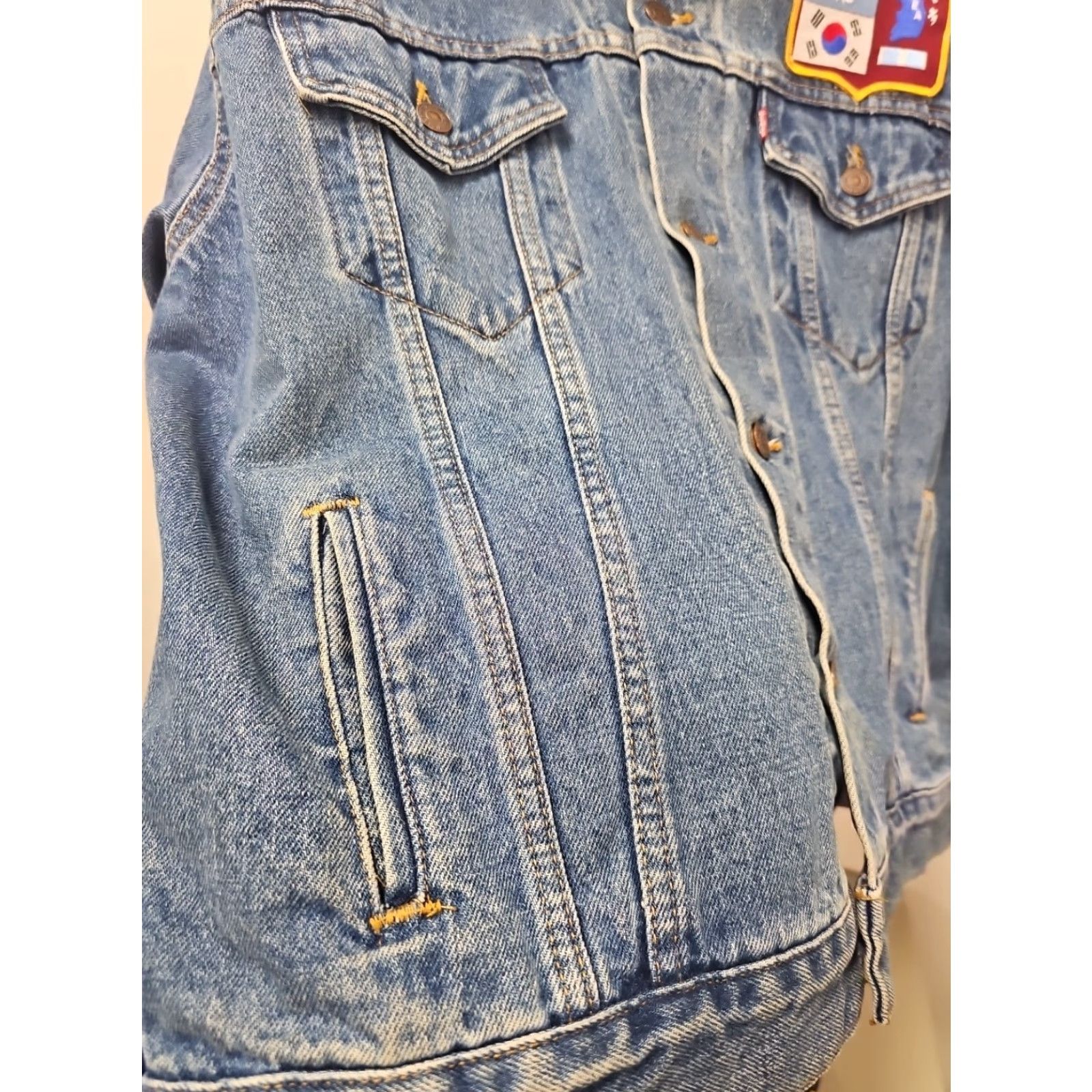 Denime VINTAGE Levi Strauss Denim Jean Trucker Jacket Blue 70507-4890 USA Made Size LG Mens Jacket Size US 33 - 7 Thumbnail