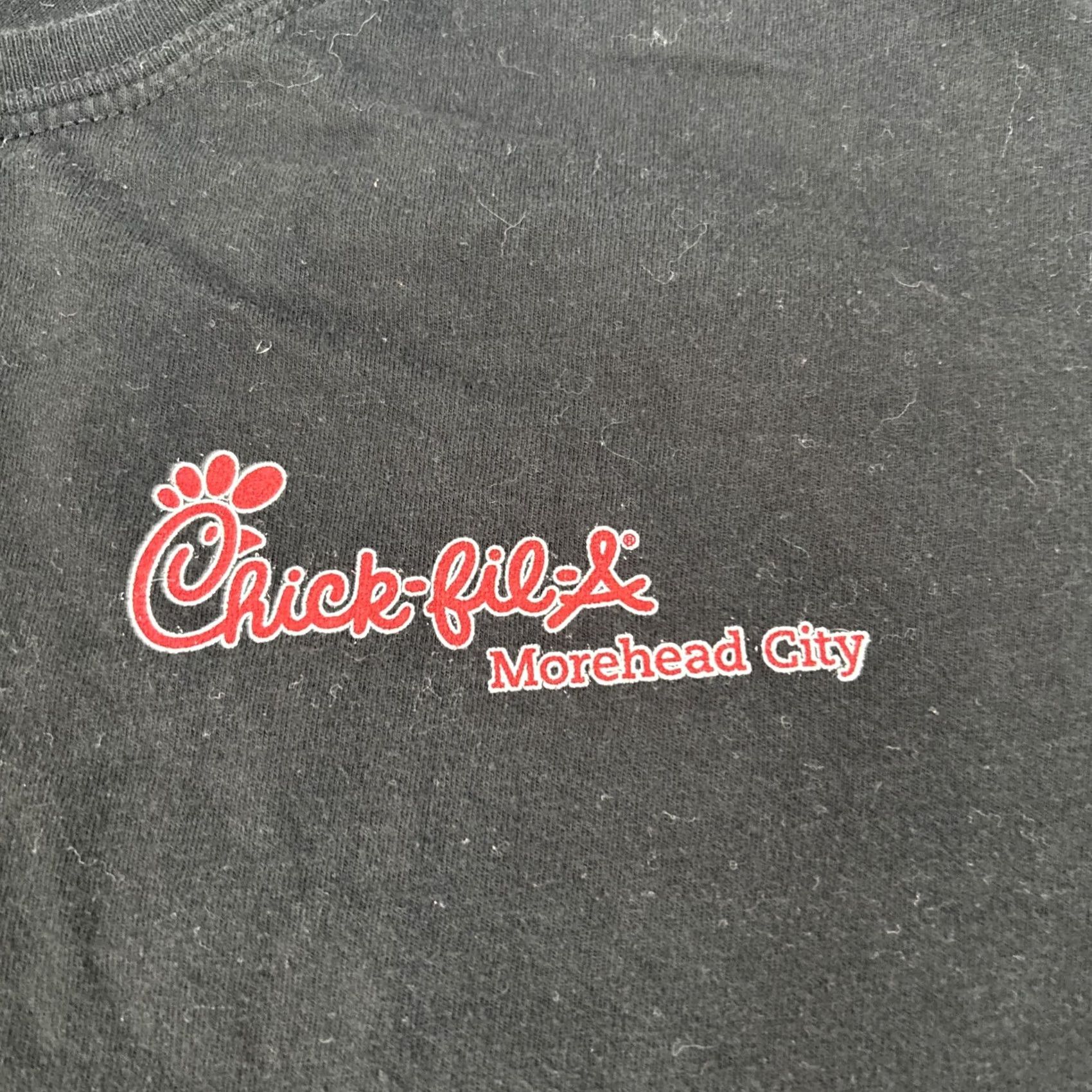 Gildan Chick-fil-A T-shirt Unisex Adults Beach Bonfire Black M Crew Neck Long Sleeve Cow Brand GildanMed Size US M / EU 48-50 / 2 - 3 Thumbnail