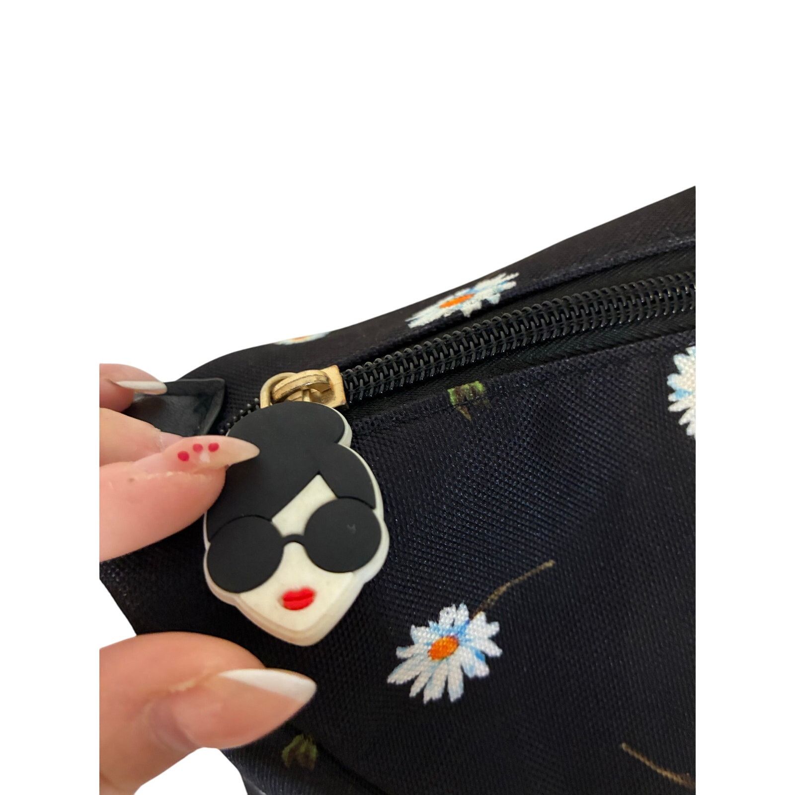 Alice + Olivia Alice + Olivia Daisy Print Duffel Bag Weekender Bag Size ONE SIZE - 5 Thumbnail