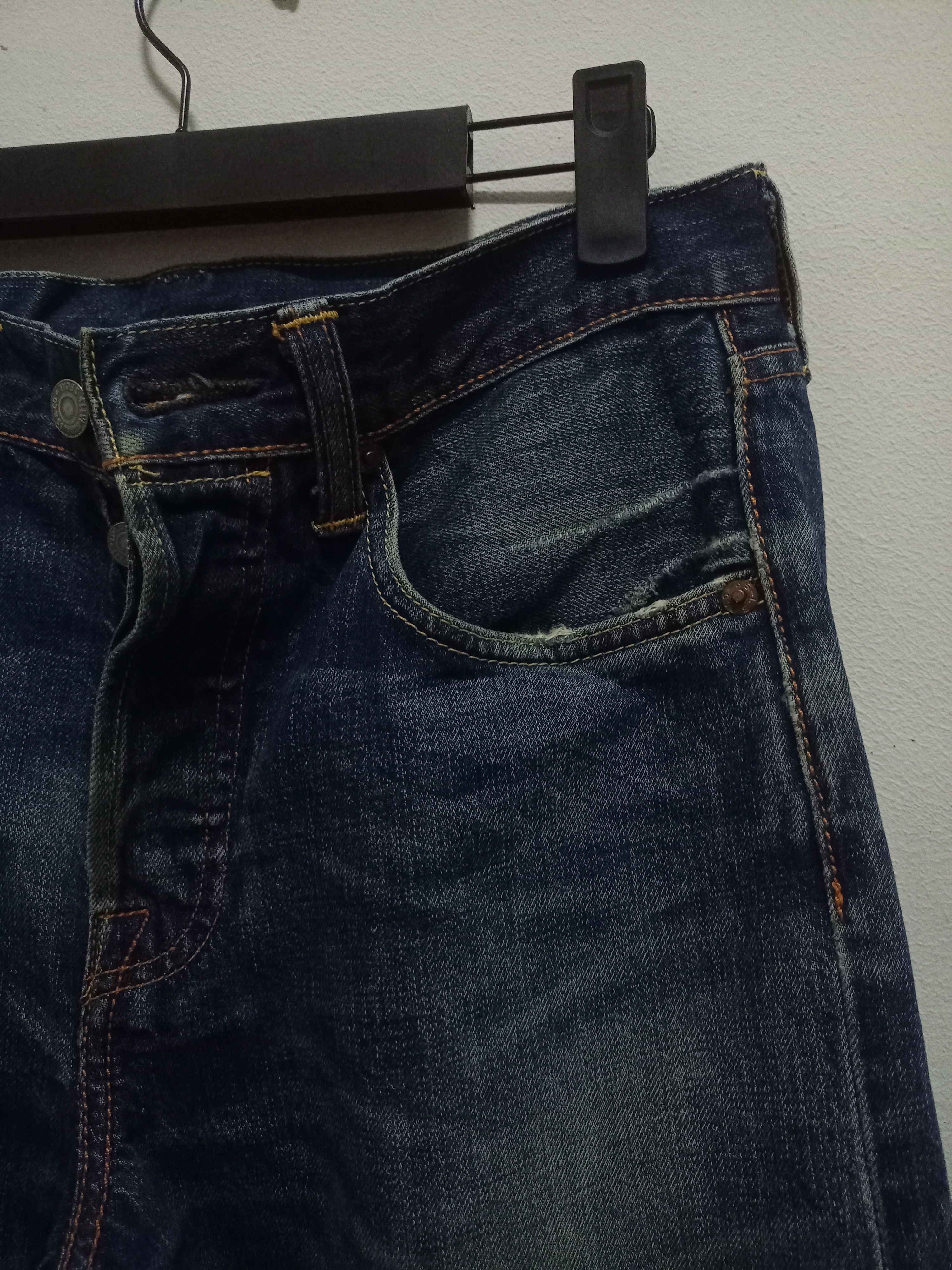 Levi's Vintage Levis 501 Selvedge V Stitch Distressed Jeans 30x28 Size US 30 / EU 46 - 6 Thumbnail