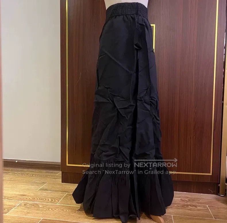 Valentino Valentino Black fishtail skirt skirt Size L / US 10 / IT 46 - 1 Thumbnail