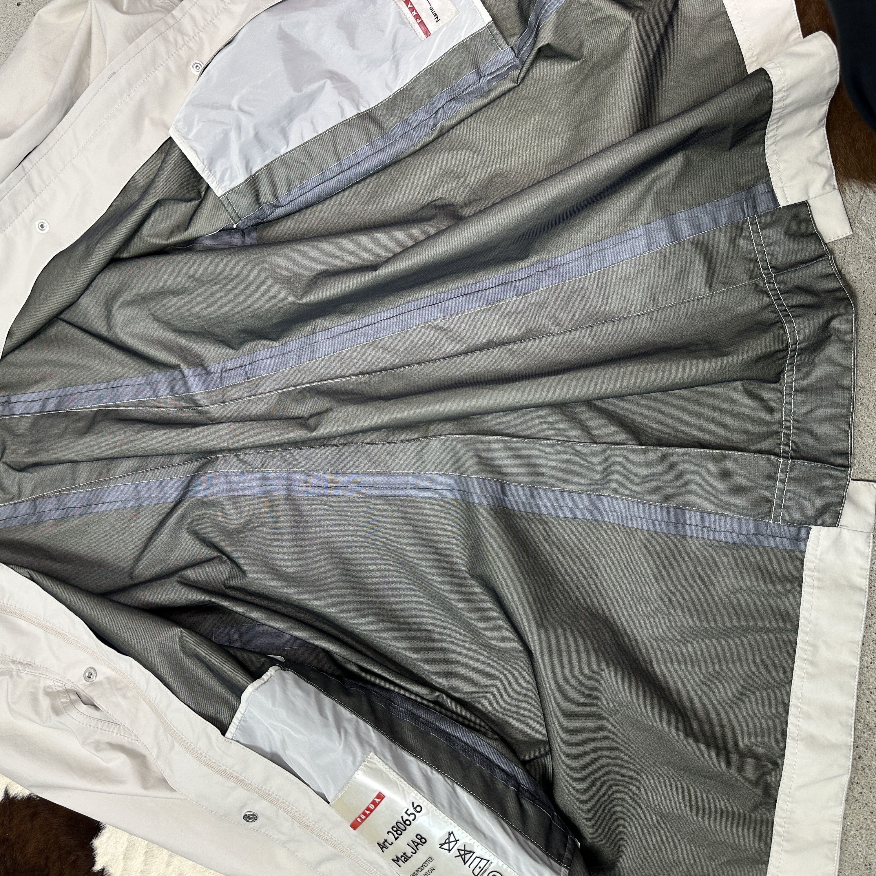 Prada Vintage Minimalist Classy Gore-Tex Prada Coat Y2K Size M / US 6-8 / IT 42-44 - 17 Thumbnail