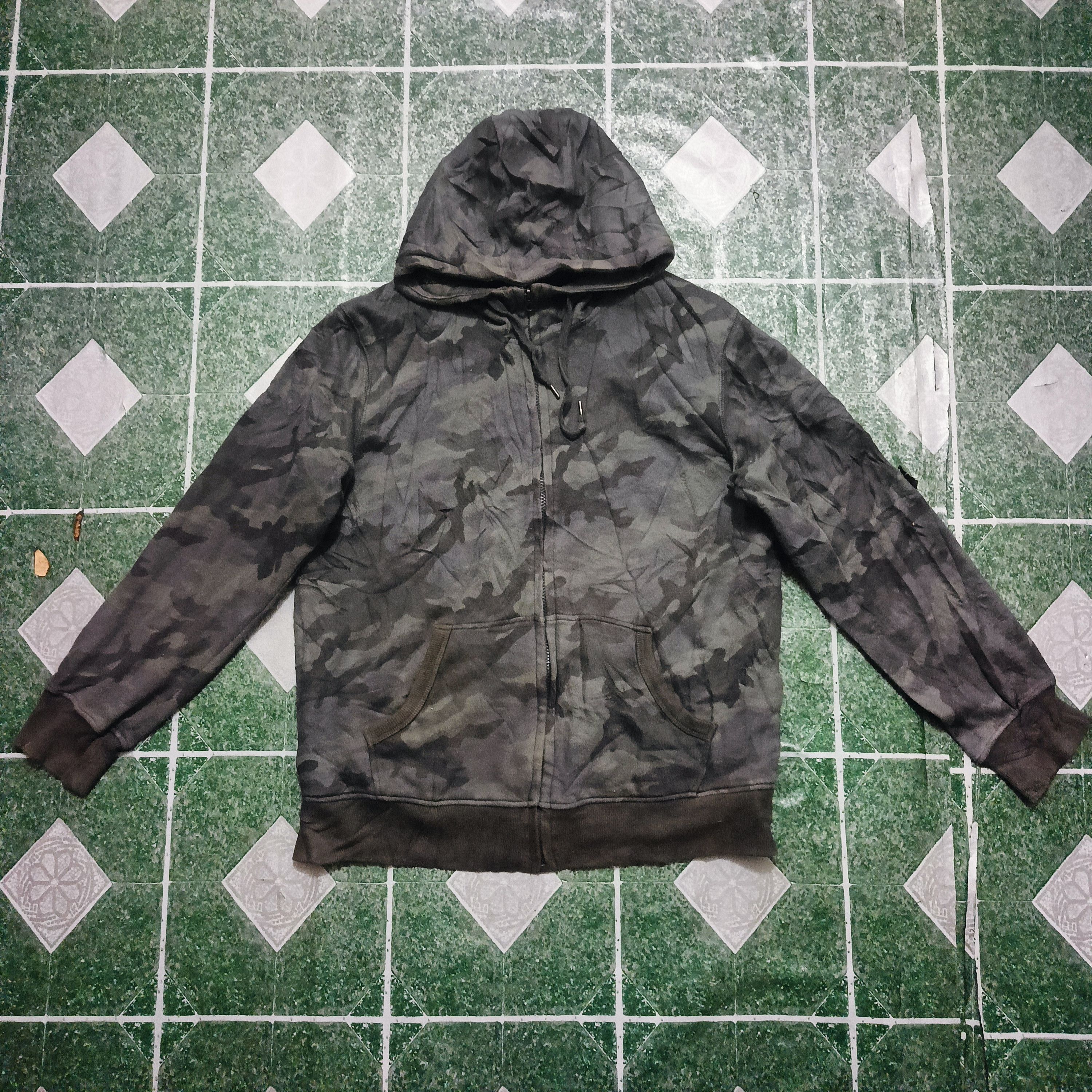Uniqlo Uniqlo camo hooded Zipper Size US L / EU 52-54 / 3 - 1 Thumbnail
