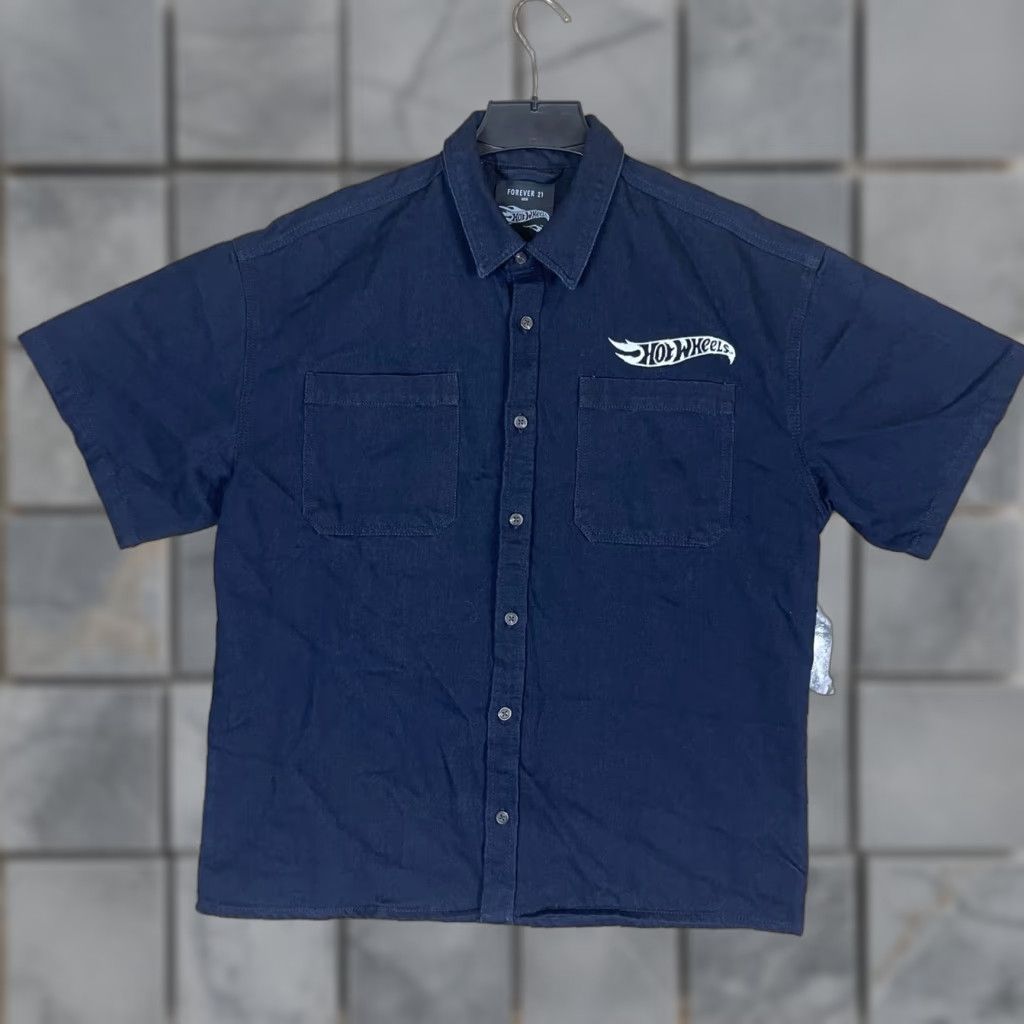 Forever 21 Forever 21 Hot Wheels Short Sleeve Denim Shirt Mens S Graphic Print NWT Size US S / EU 44-46 / 1 - 1 Thumbnail