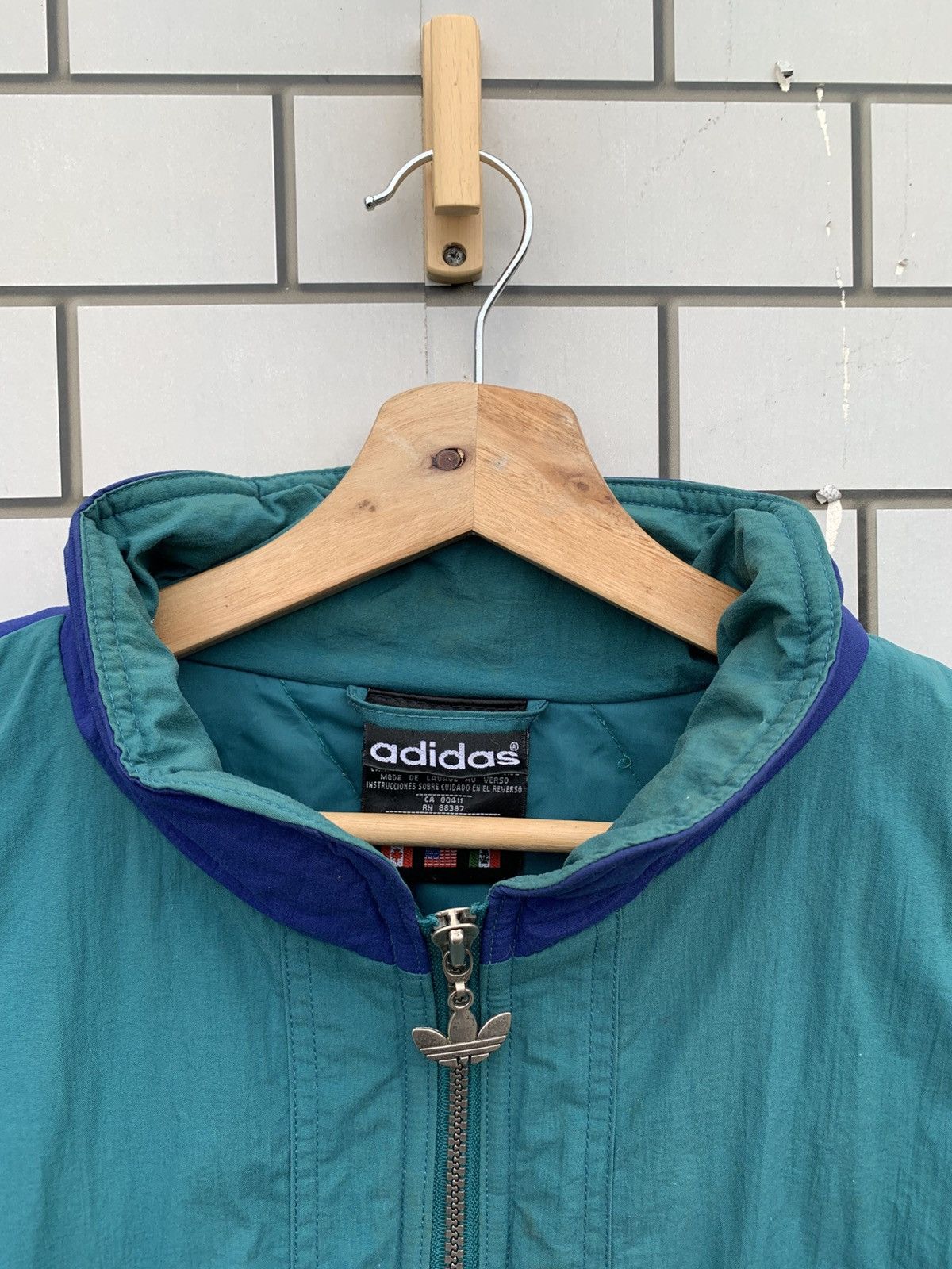 Adidas Vintage 90s Adidas Big Logo Oversized Jacket Size US L / EU 52-54 / 3 - 16 Thumbnail