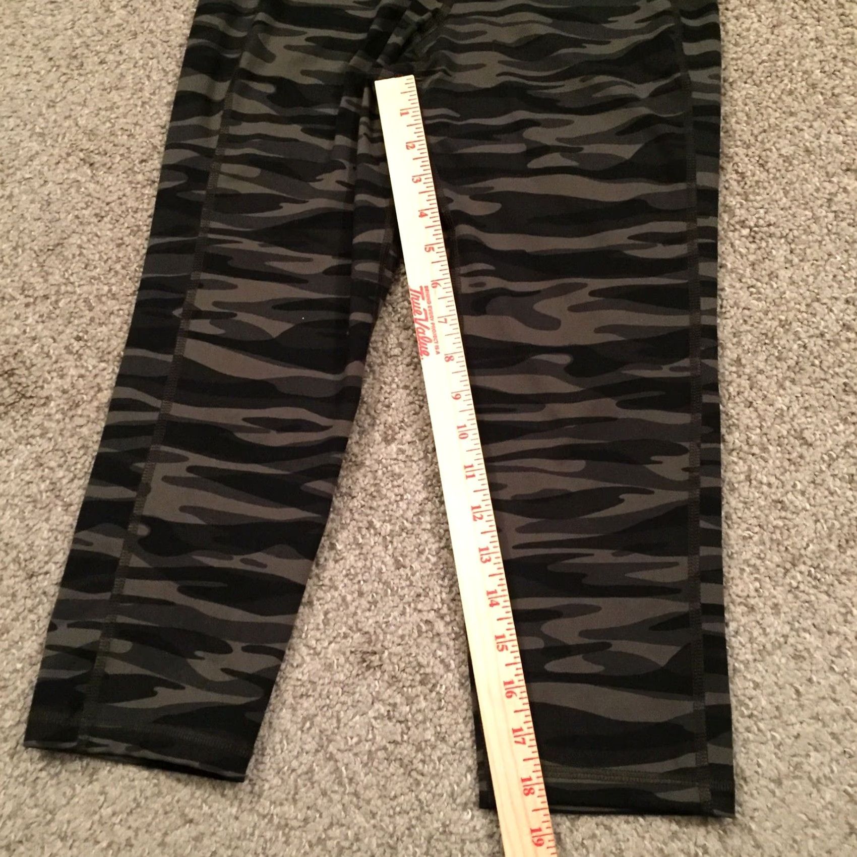 Old Navy Old Navy Leggings Womens Small Knee Length Green Camo Jegging Activewear Colorful 20in Inseam 24in Waist Size 28" / US 6 / IT 42 - 5 Thumbnail