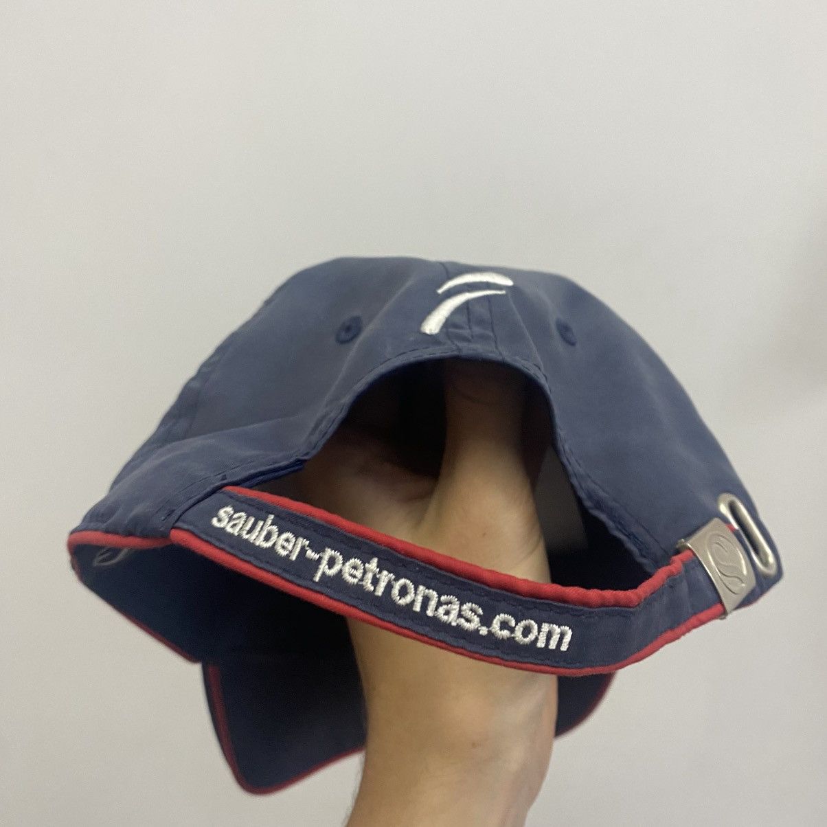 Formula 1 Vintage Red Bull Sauber Petronas Tramp Cap Size ONE SIZE - 3 Thumbnail