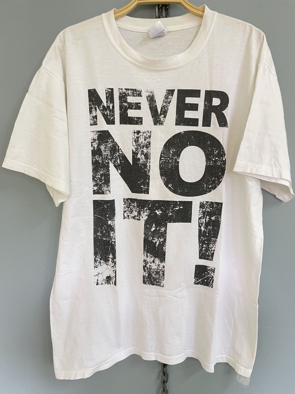 Vintage Vintage Y2K Never No It! Behind The Scene wording t shirt Size US L / EU 52-54 / 3 - 3 Thumbnail