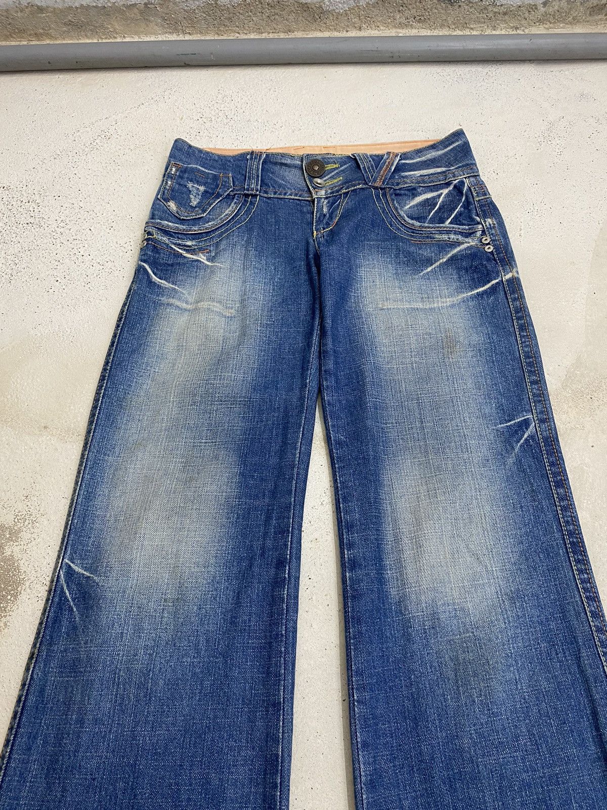 Japanese Brand × Le Grande Bleu (L.G.B.) Flare Red Pepper Jean Japan Unisex Mud Washed Upper Clawn Size US 29 - 5 Thumbnail