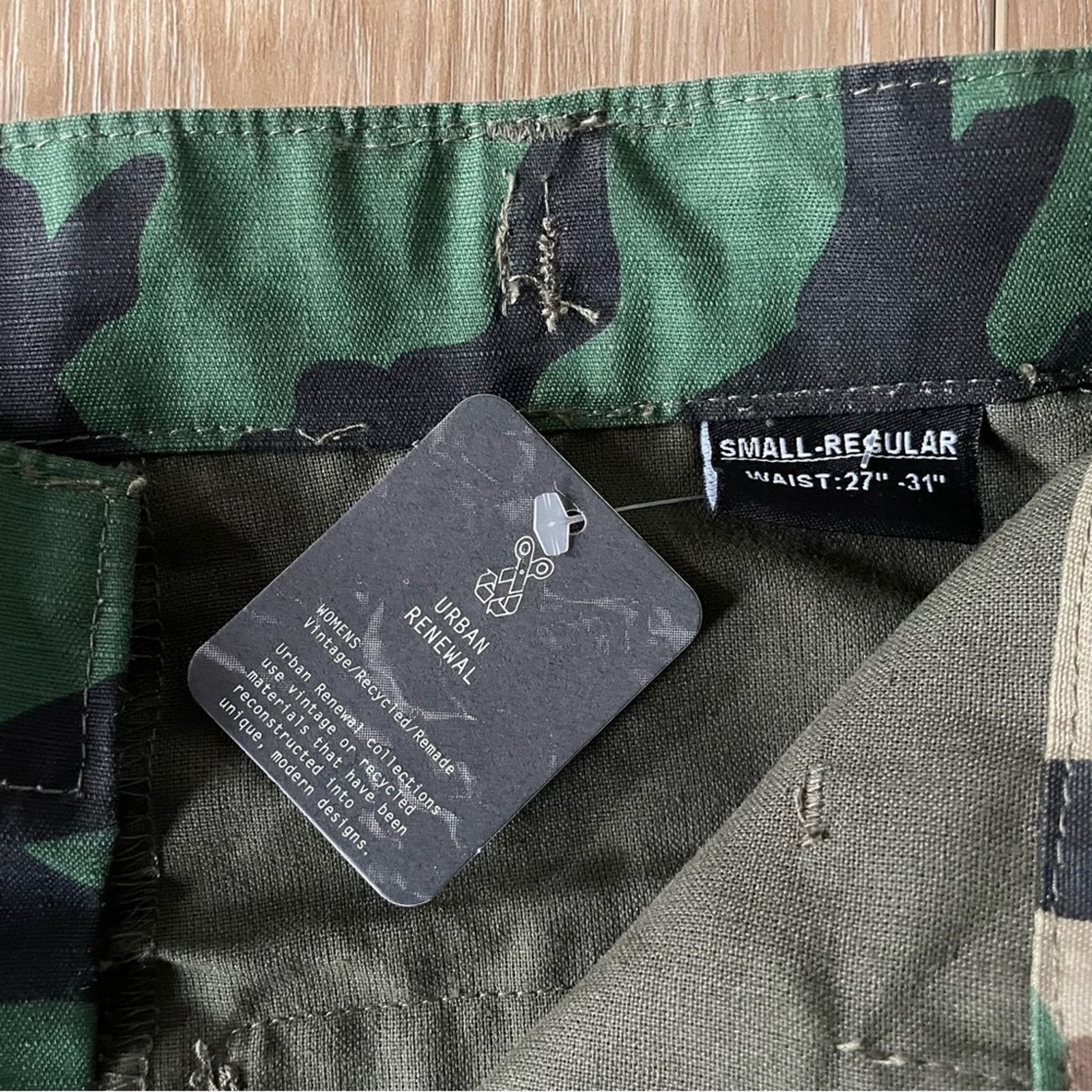 Urban Renewal Urban Outfitters Urban Renewal Remade Camo Cut-Off Short S Size 31" - 7 Thumbnail