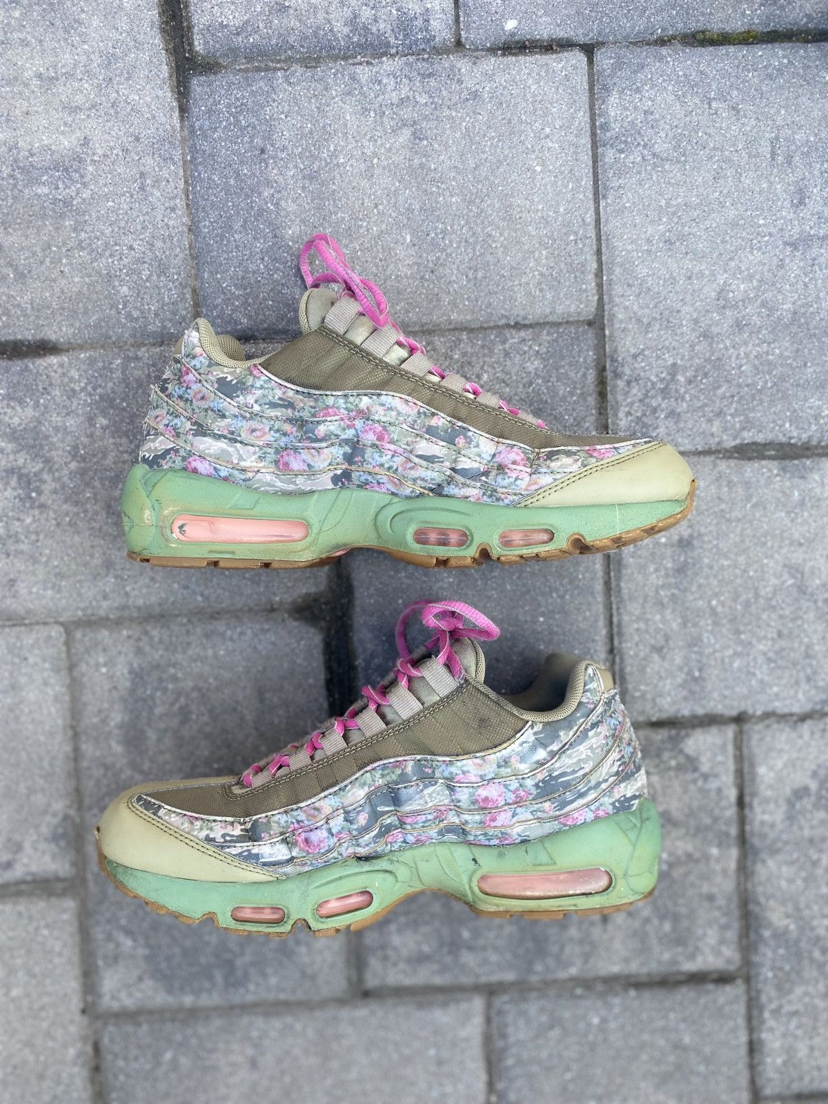 Nike Wmns Nike Air Max 95 ‘Floral Camo’ Size US 9 / EU 42 - 3 Thumbnail
