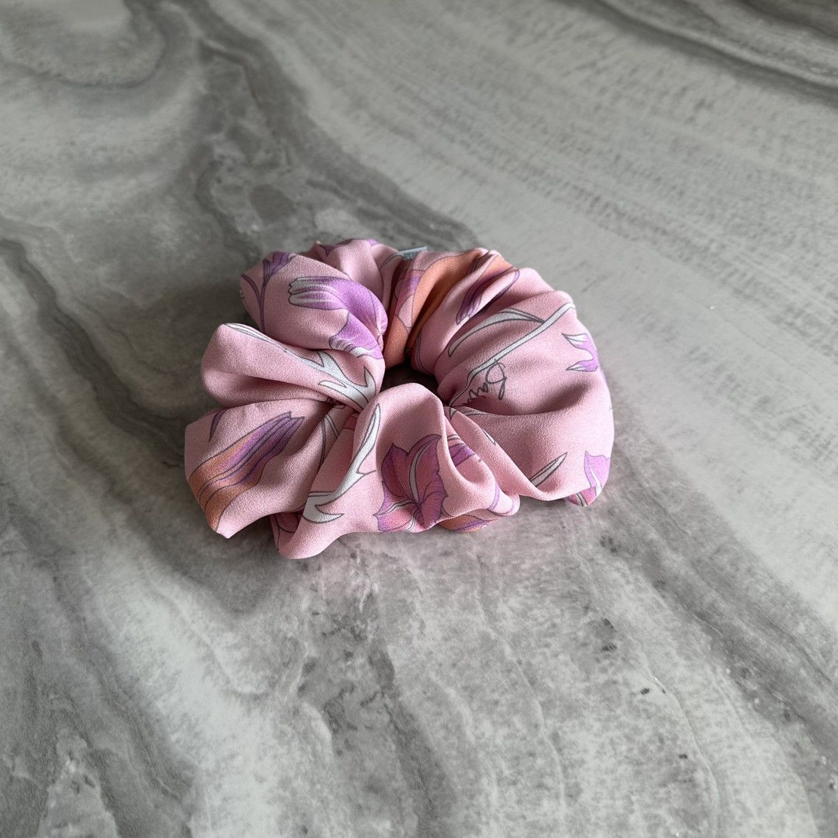 Balenciaga Balenciaga BB Logo Holli Floral Pink Scrunchie Silk & Brass Size ONE SIZE - 3 Thumbnail