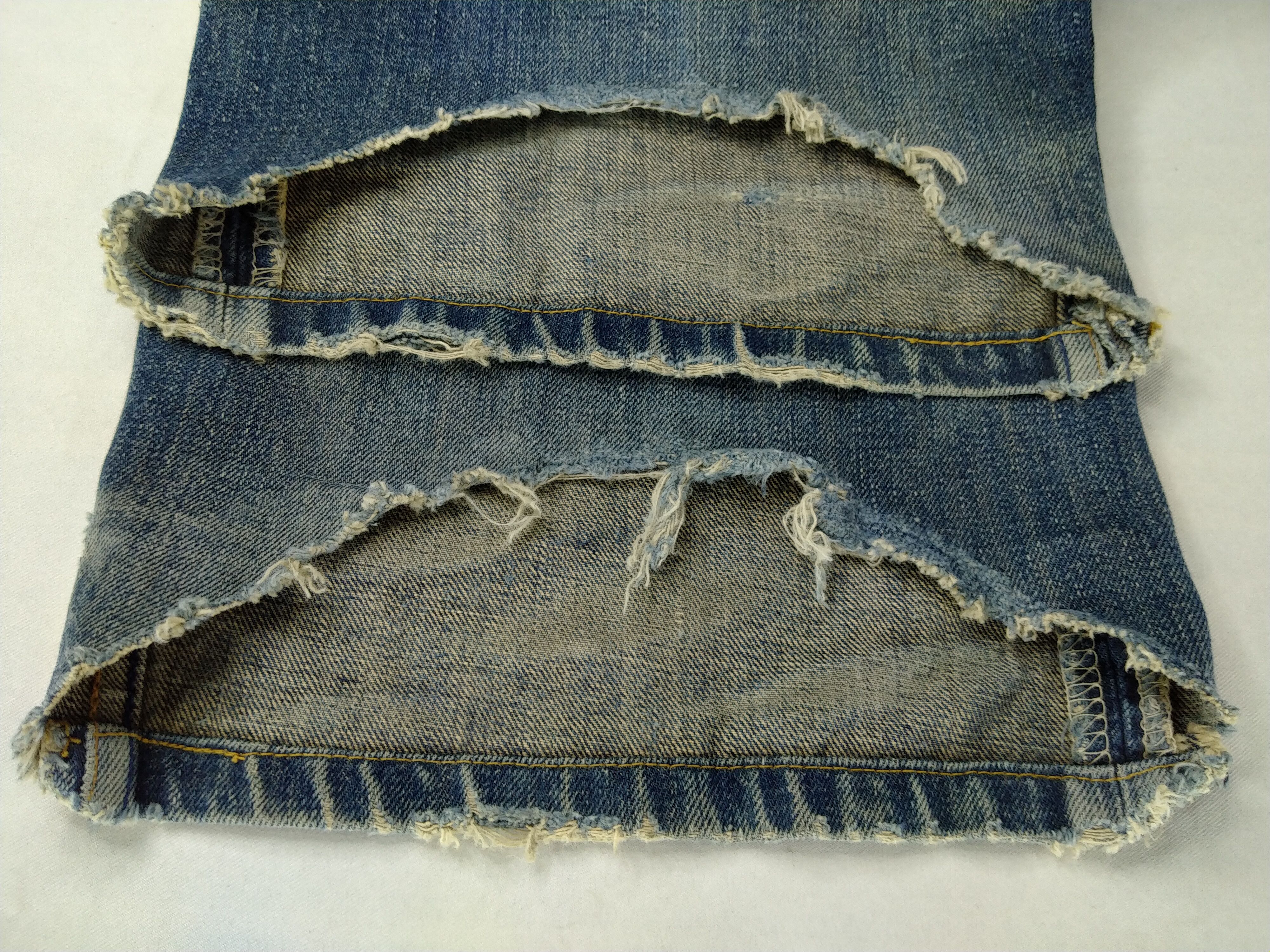 Levi's Distressed Vintage Levi's 504 Jeans 35x29.5 Denim -JN885 Size US 35 - 12 Thumbnail
