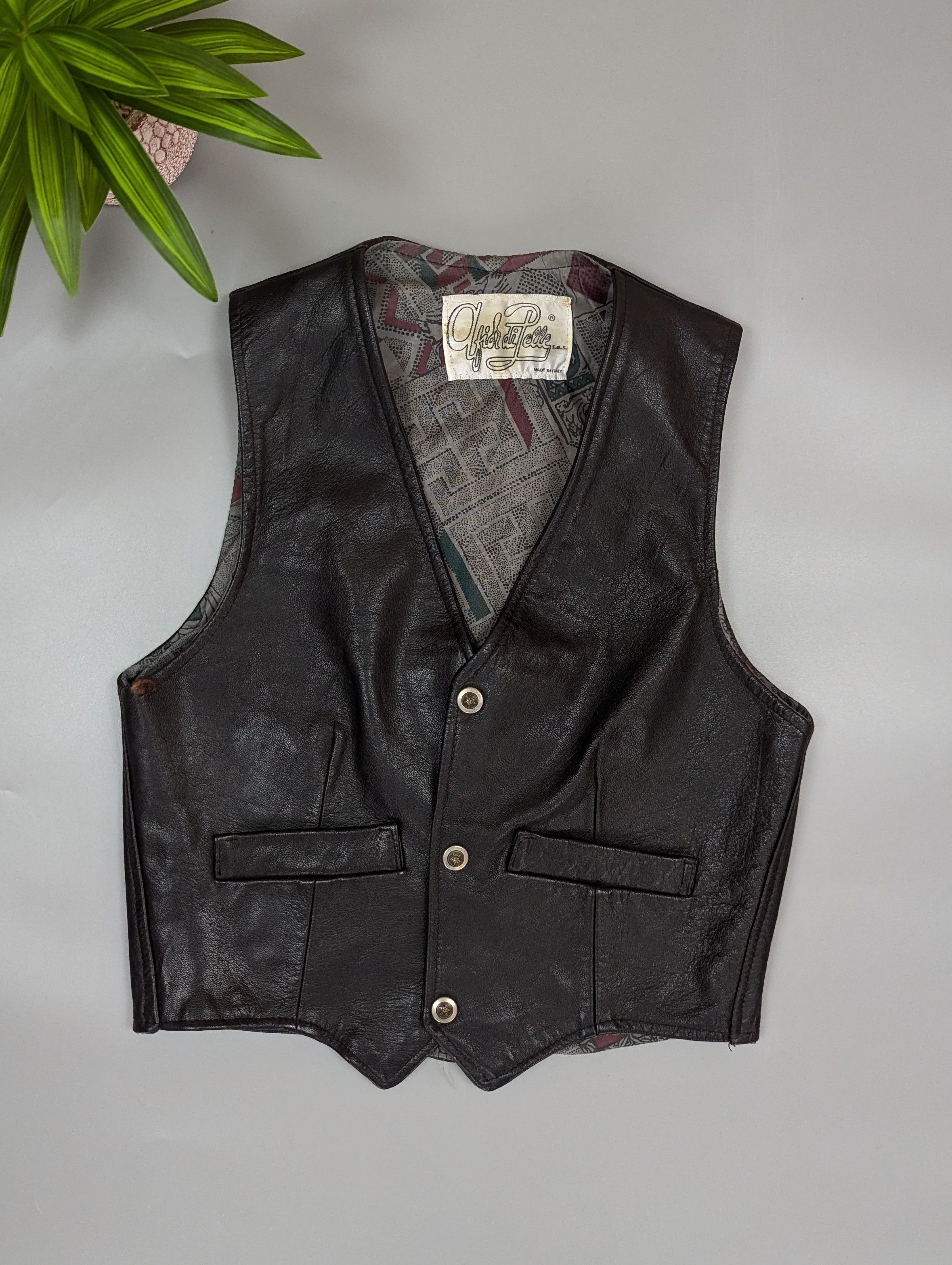 Vintage Italian Leather Biker Vest Womens Dark Brown Indie Sleaze Size XS / US 0-2 / IT 36-38 - 1 Thumbnail