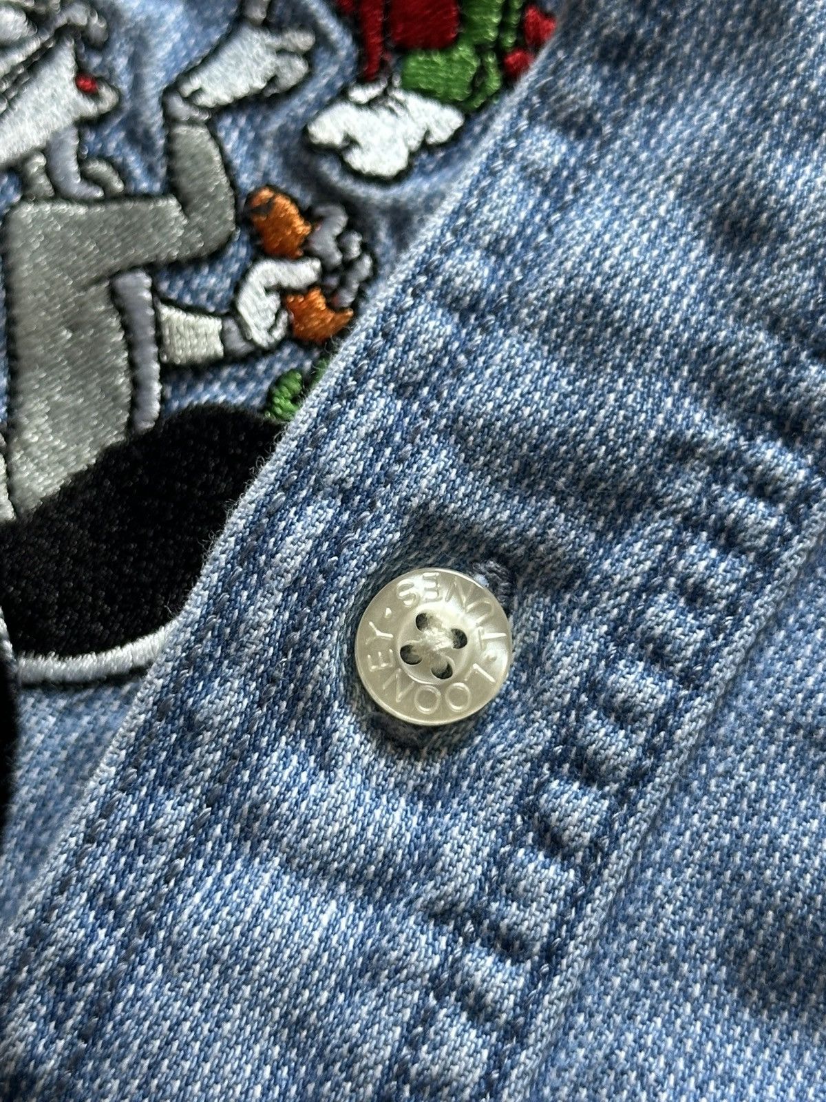 Vintage Vintage Looney Tunes Denim Button Up Shirt Size US L / EU 52-54 / 3 - 4 Thumbnail