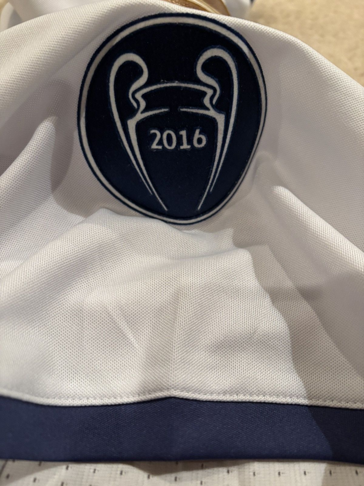 Adidas Real Madrid 2016/17 Benzema Home Jersey Size US L / EU 52-54 / 3 - 6 Thumbnail