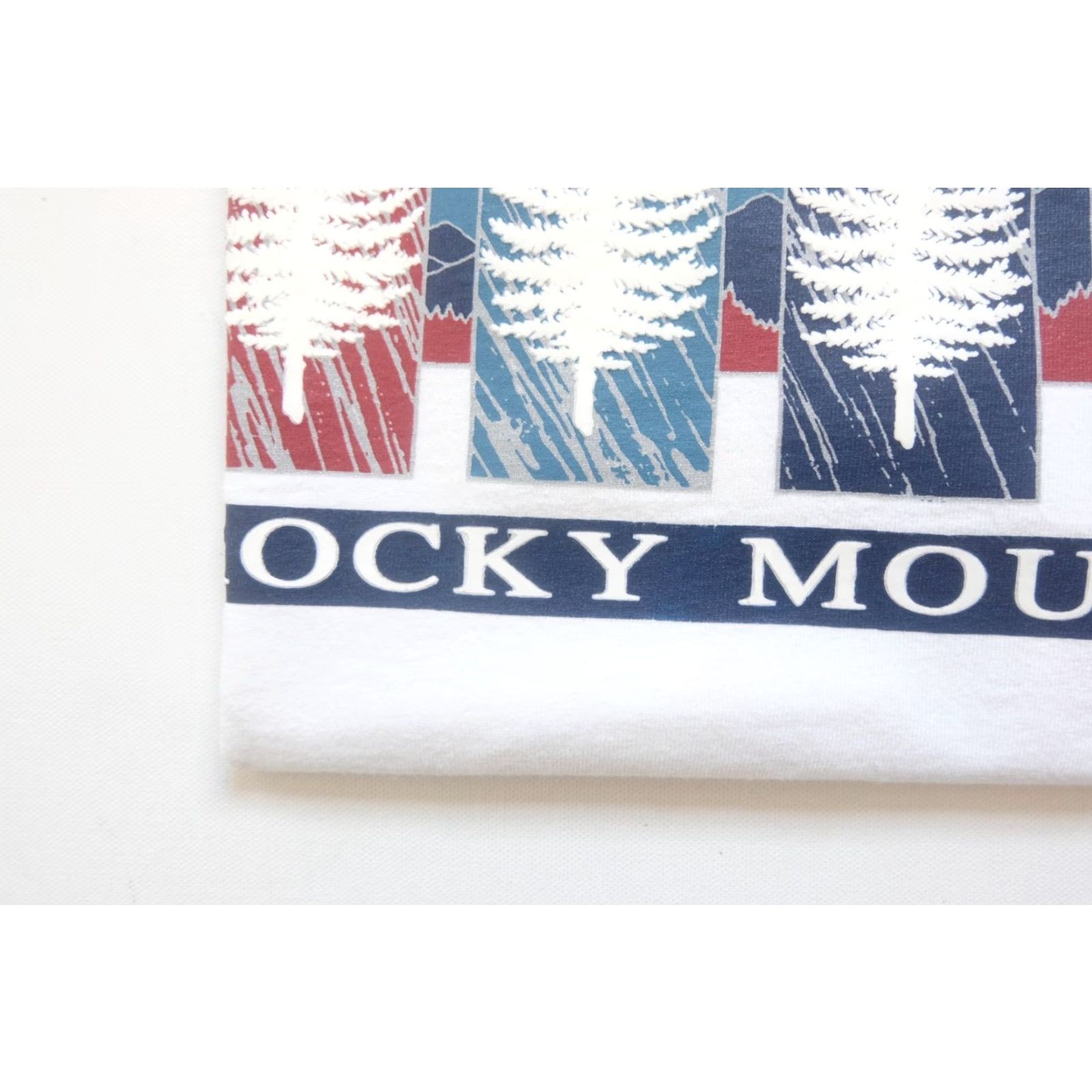 Gildan VINTAGE Gildan White T-Shirt Rocky Mountain Ski Snowboarding Graphic XL Men Size US XL / EU 56 / 4 - 4 Thumbnail