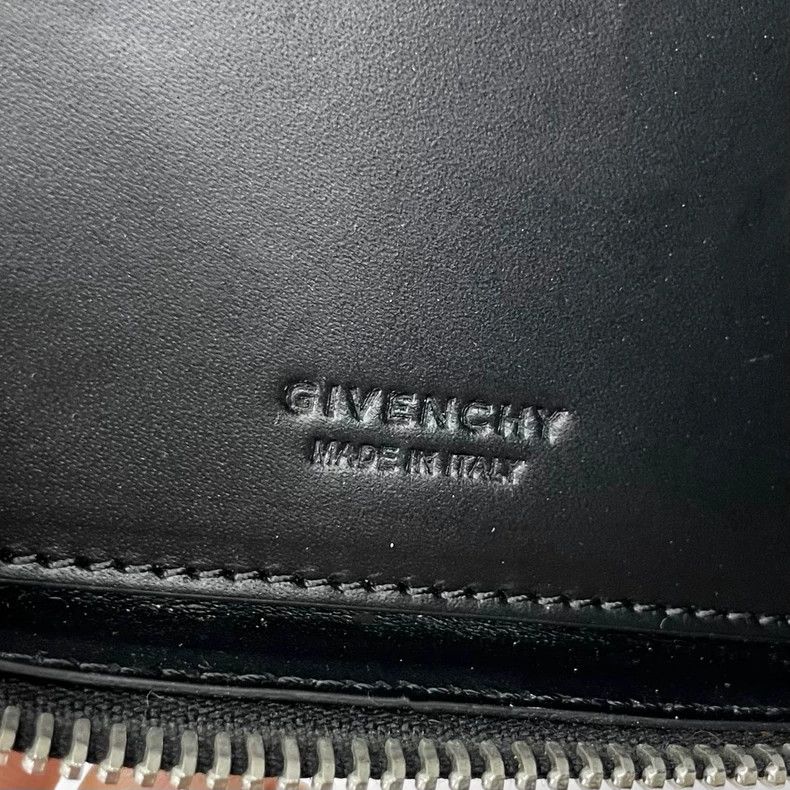 Givenchy Givenchy Classic black, embossed star leather handbag Size ONE SIZE - 8 Thumbnail