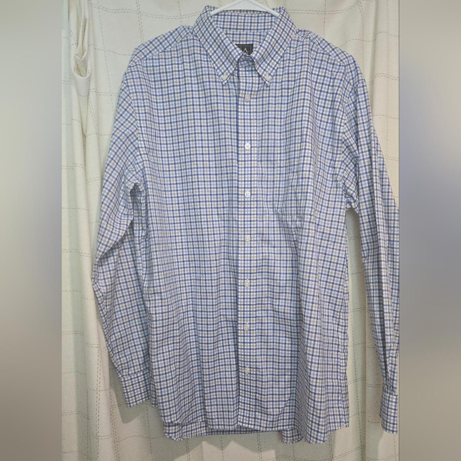 Jos. A. Bank JoS.A.Bank Traveler Tailored Fit Shirt Size 42R - 1 Thumbnail
