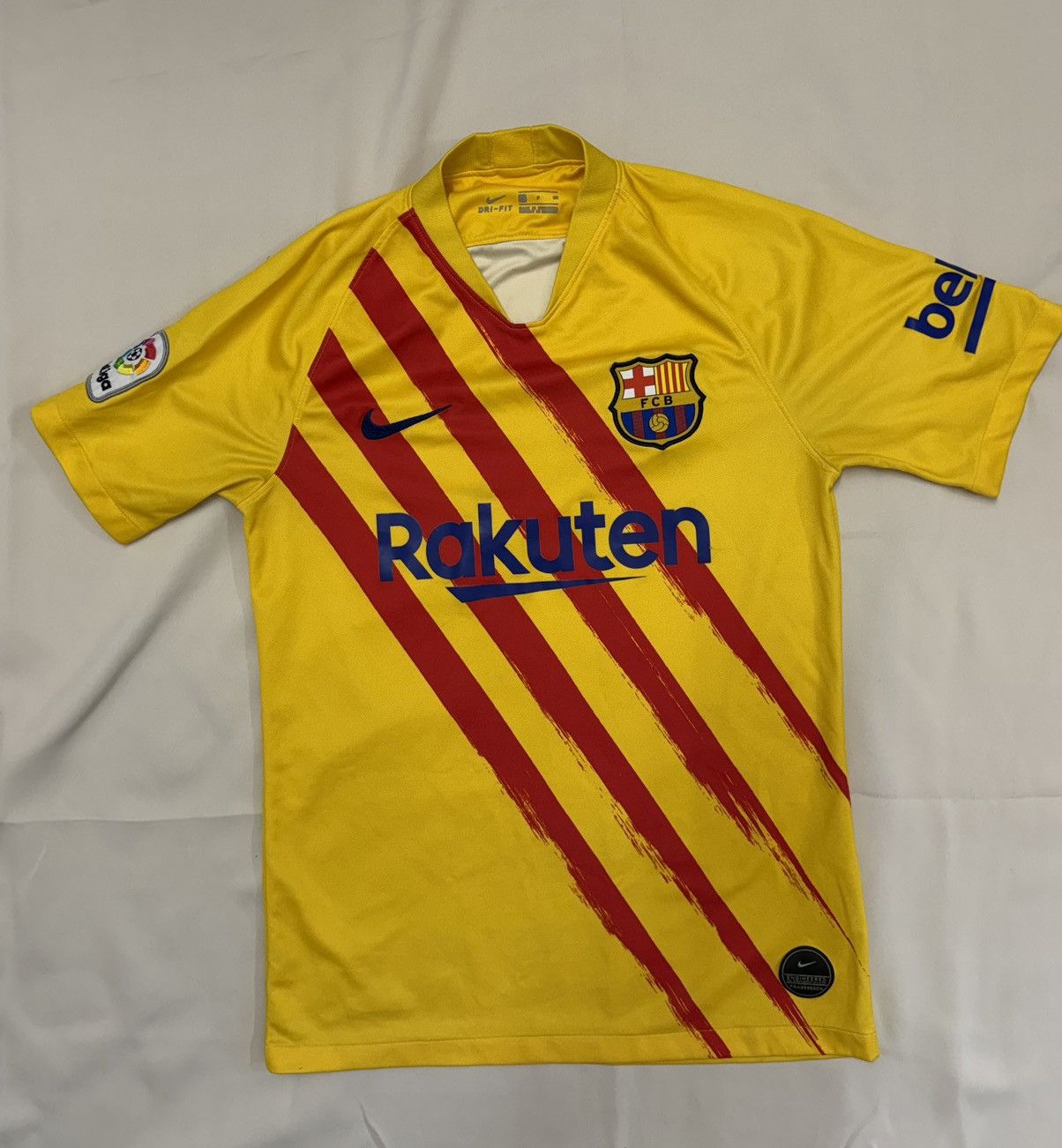 Nike 2019-20 FC Barcelona Nike away shirt Size US S / EU 44-46 / 1 - 1 Thumbnail