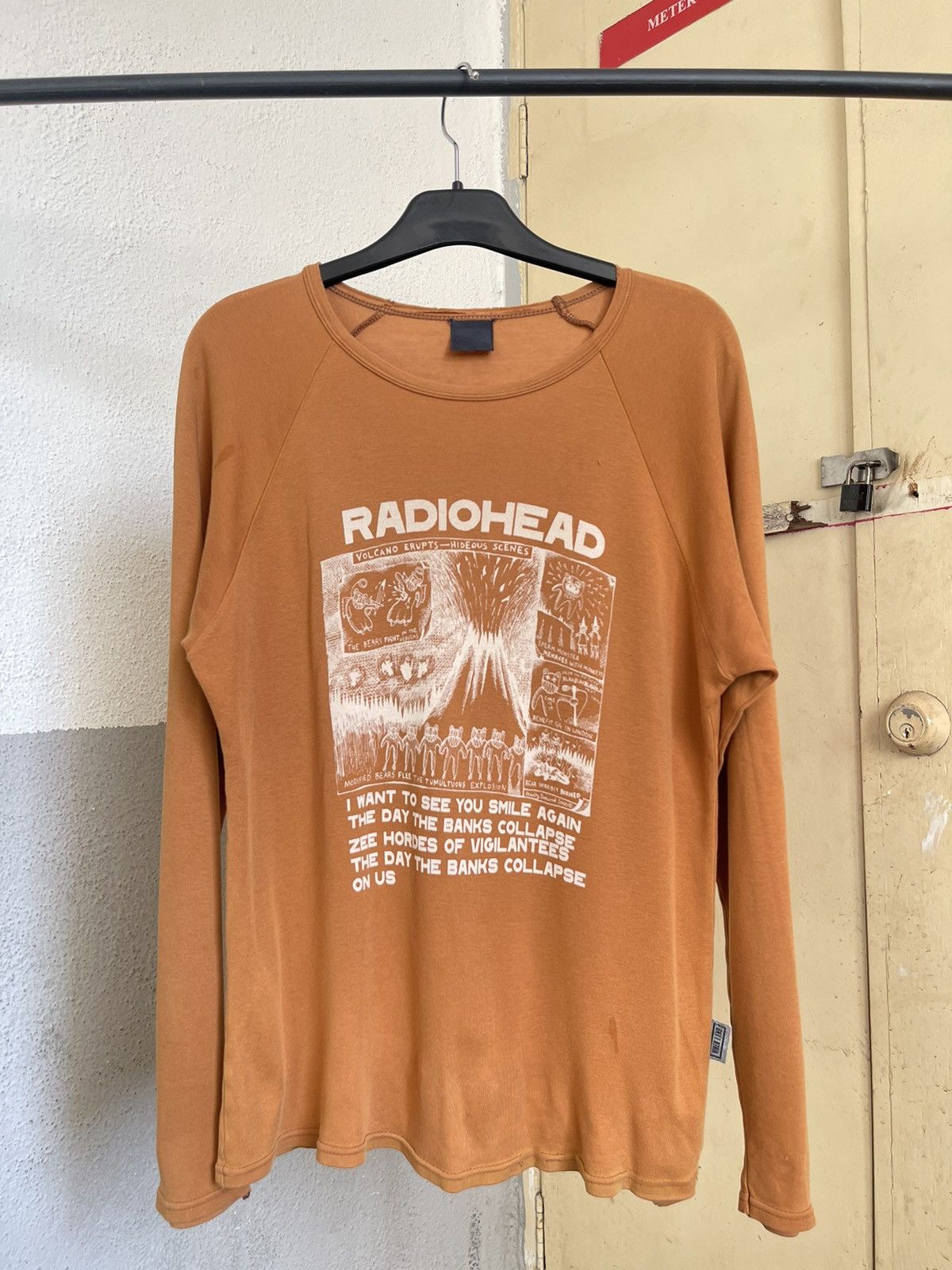 Band Tees Vintage 2000s Radiohead Volcano Erupts Longsleeve Shirt Size US M / EU 48-50 / 2 - 2 Thumbnail