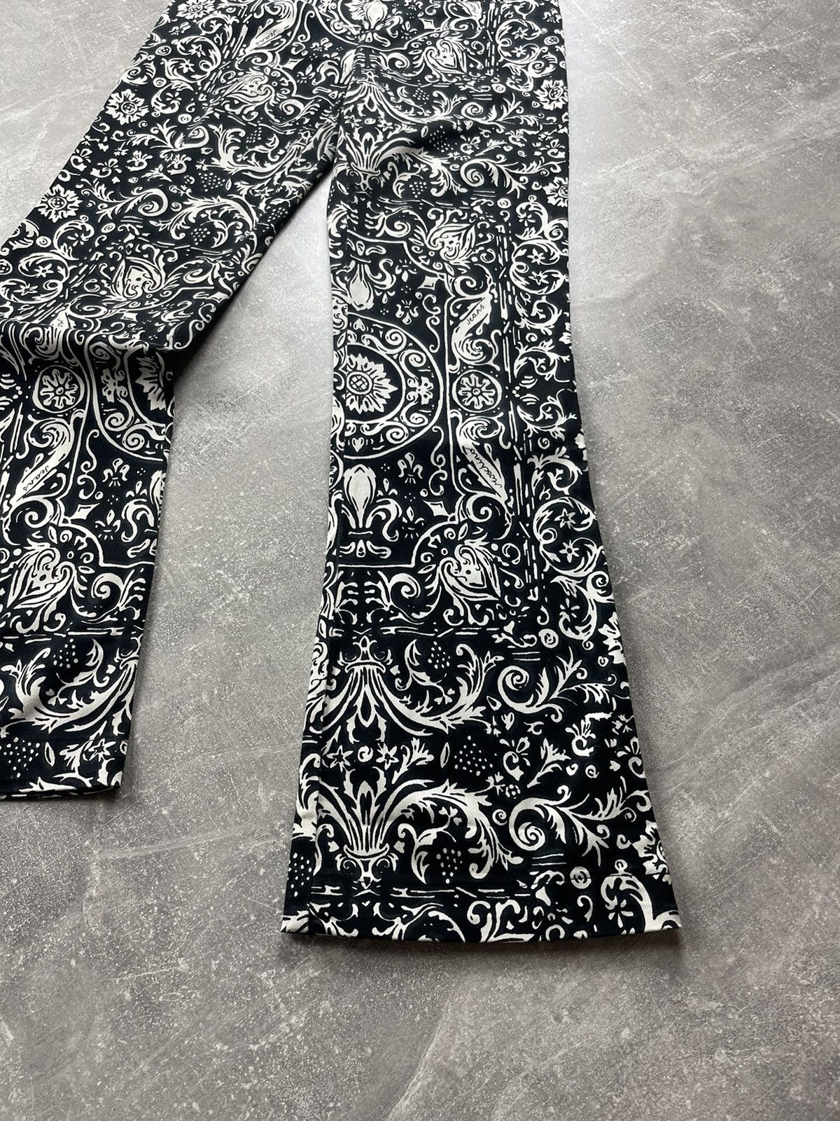Moschino Moschino Jeans VNTG Paisley Print Flared Pants Black White Size 30" / US 8 / IT 44 - 3 Thumbnail