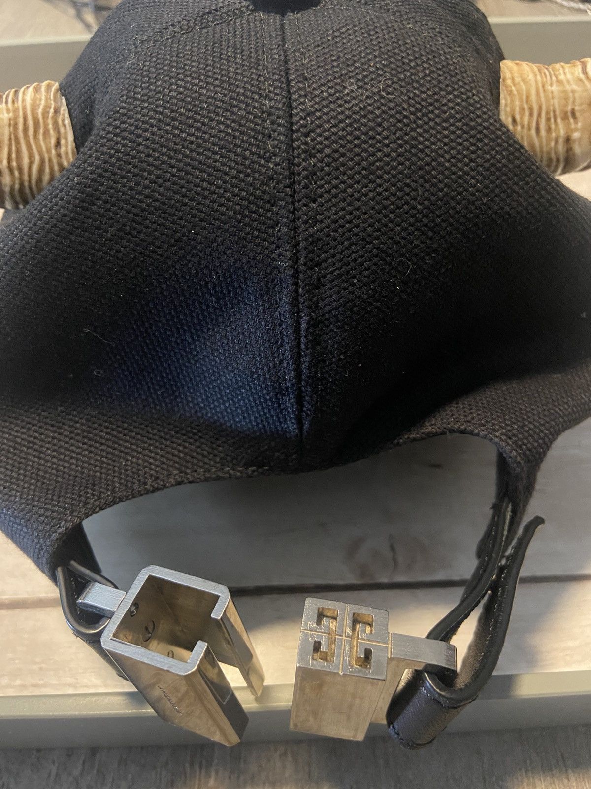 Givenchy Givenchy 4G horn cap Size ONE SIZE - 7 Thumbnail