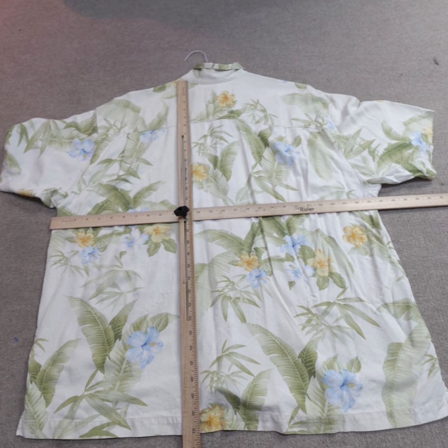 Tommy Bahama Tommy Bahama Shirt 2XL Beige Floral 100% Silk Loop Collar Shirt Short Sleeve Button-Up Casual Womens? Mens? Size US XXL / EU 58 / 5 - 6 Thumbnail