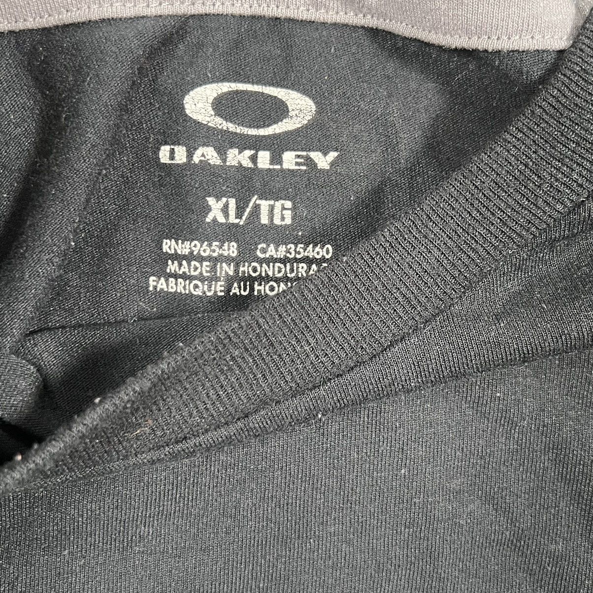 Oakley Y2k Oakley Center Spell out Logo Tshirt Size XL Size US XL / EU 56 / 4 - 4 Thumbnail
