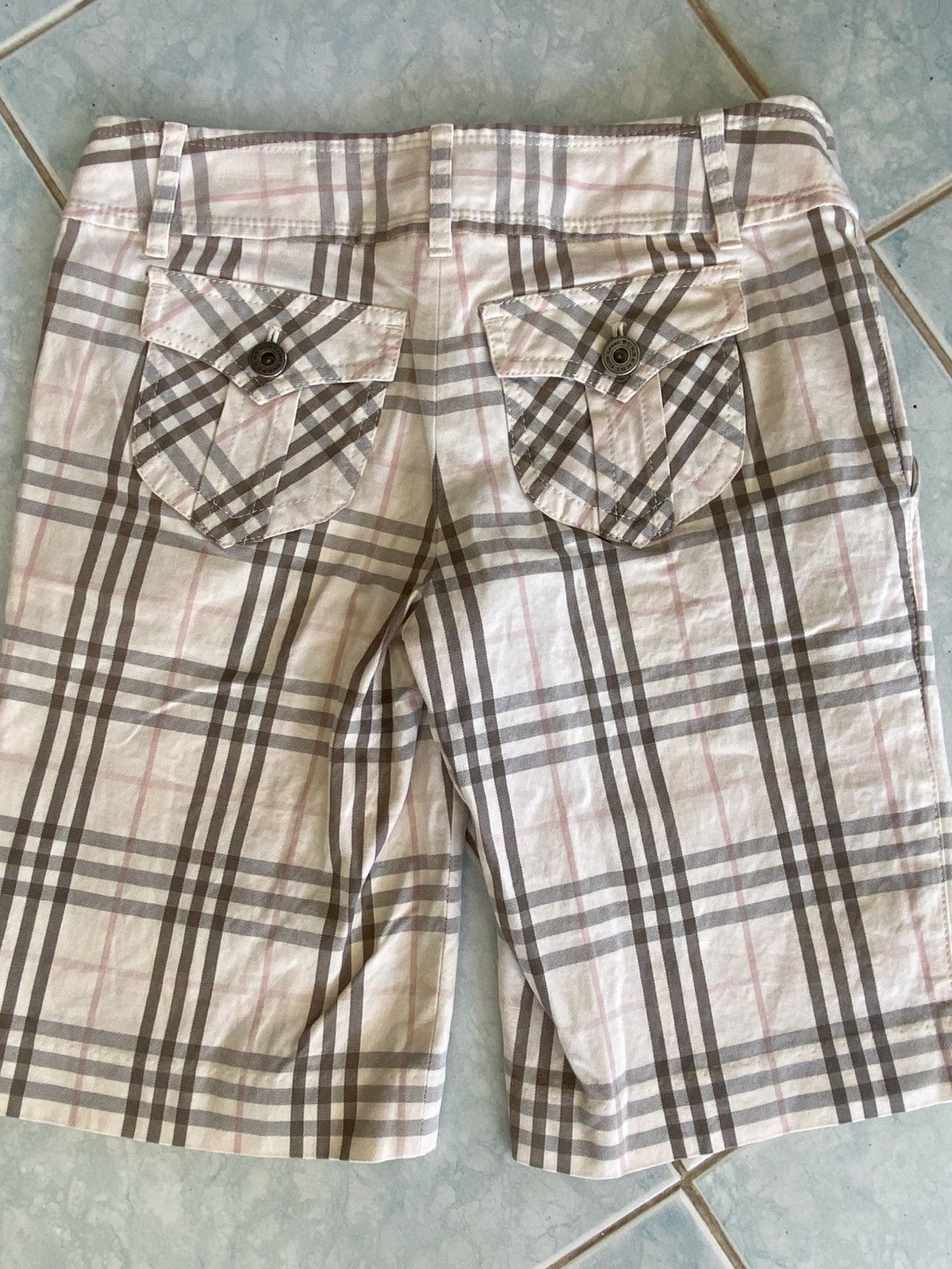 Burberry Burberry Blue Label nova check shorts pink accent stripe. Size 28" / US 6 / IT 42 - 8 Thumbnail