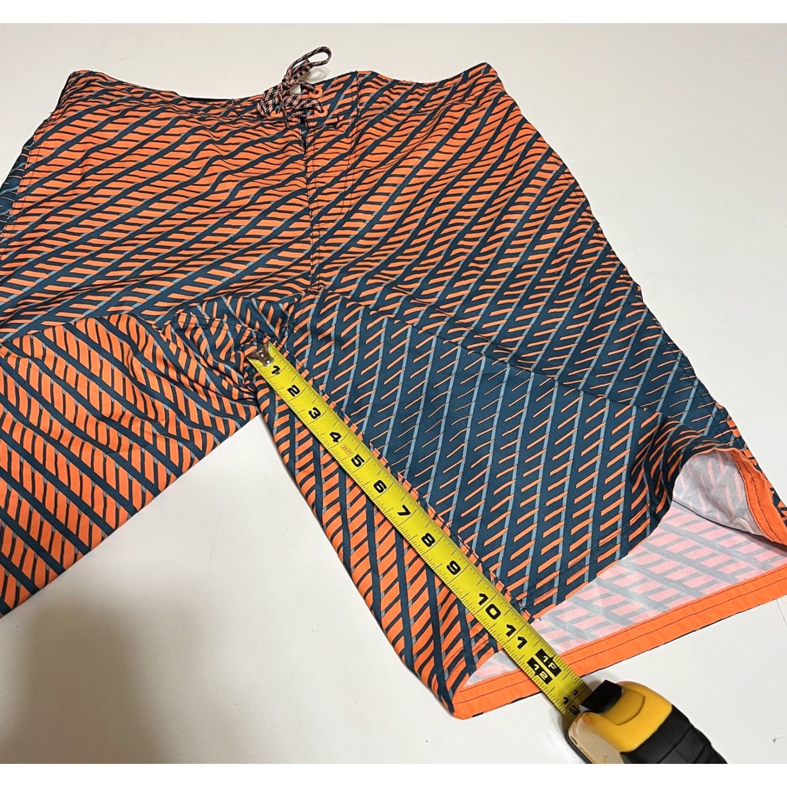 Nike Nike Swim Trunks Board Shorts Men Large Colorful Geometric Drawstring 11” Inseam Size US 33 - 4 Thumbnail