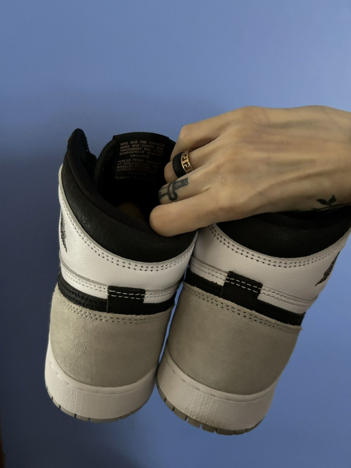 Jordan Brand × Nike Air Jordan 1 Retro High OG GS ‘Stage Haze’ Size US 6.5 / EU 39-40 - 4 Thumbnail