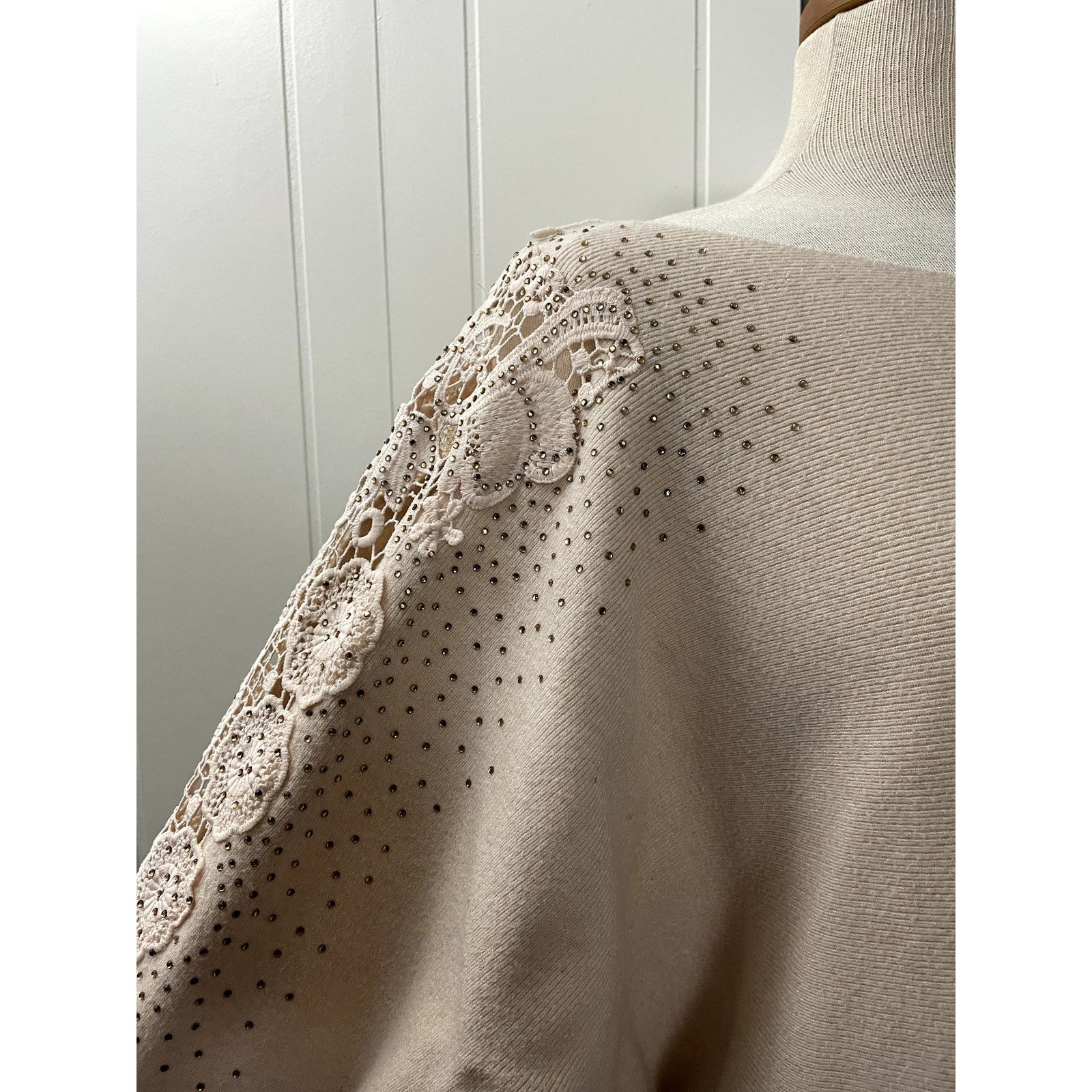 The Unbranded Brand Plus Size Woman Embellished Long Sleeve Cardigan Sweater Size XXL / US 16-18 / IT 52-54 - 3 Thumbnail