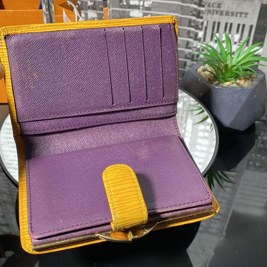 Louis Vuitton Authentic Louis Vuitton Epi Kisslock Wallet Size ONE SIZE - 5 Thumbnail
