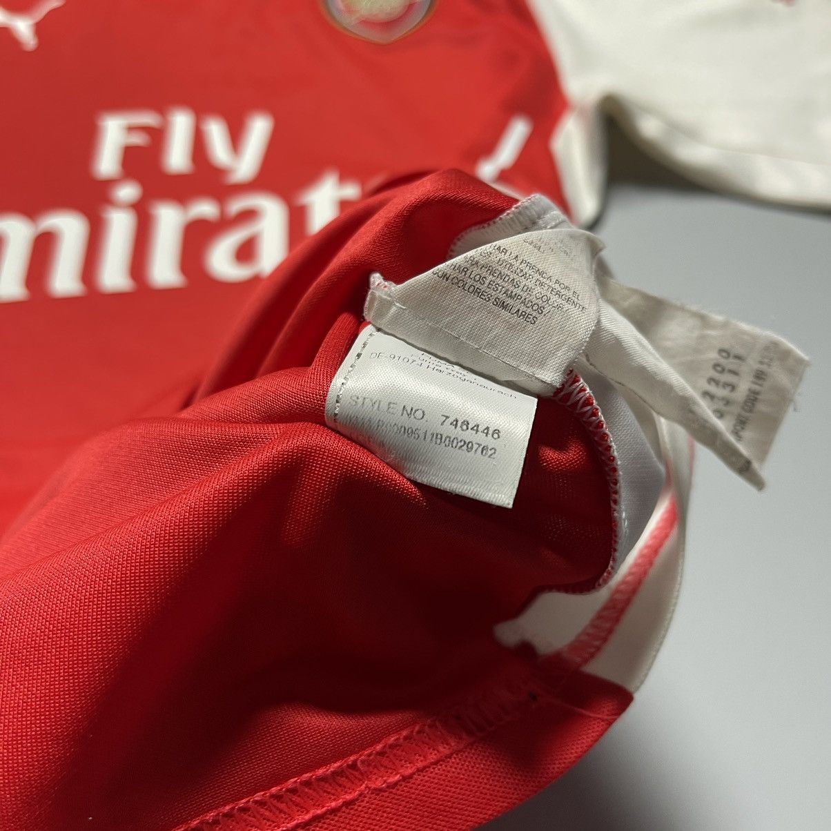 Puma ARSENAL PUMA 2014/2015 FOOTBALL SOCCER HOME JERSEY #11 OZIL Size US S / EU 44-46 / 1 - 13 Thumbnail