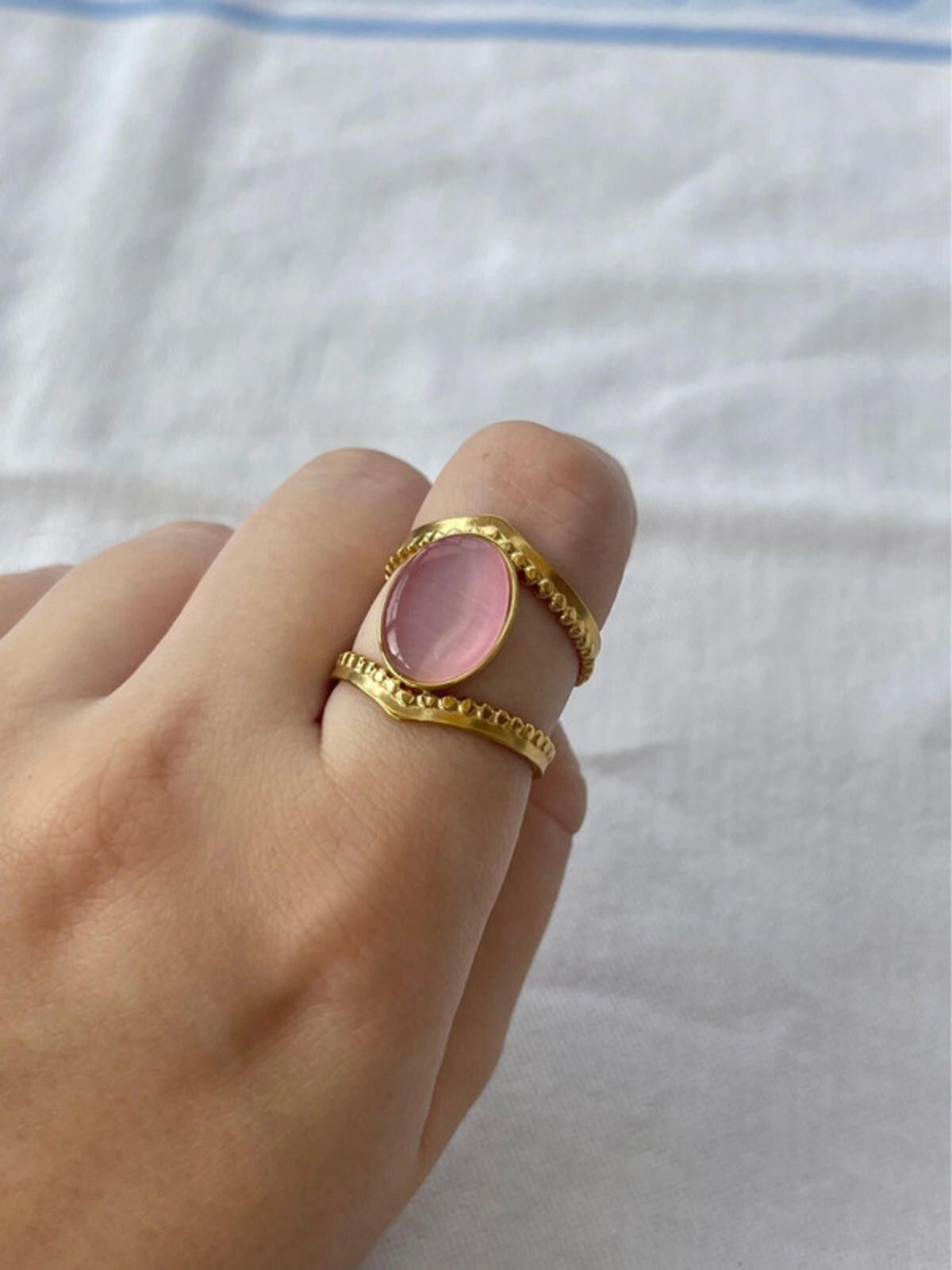 Other Gold plated pink oval chameleon gemstone vintage style ring Size ONE SIZE - 4 Thumbnail