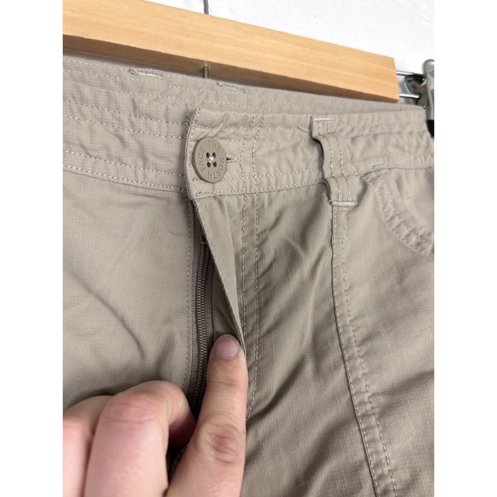 The North Face The North Face Horizon II Roll Up Shorts Womens Regular Size 10 Khaki Nylon 34x9.5 Size 24" / US 00 / IT 34 - 6 Thumbnail