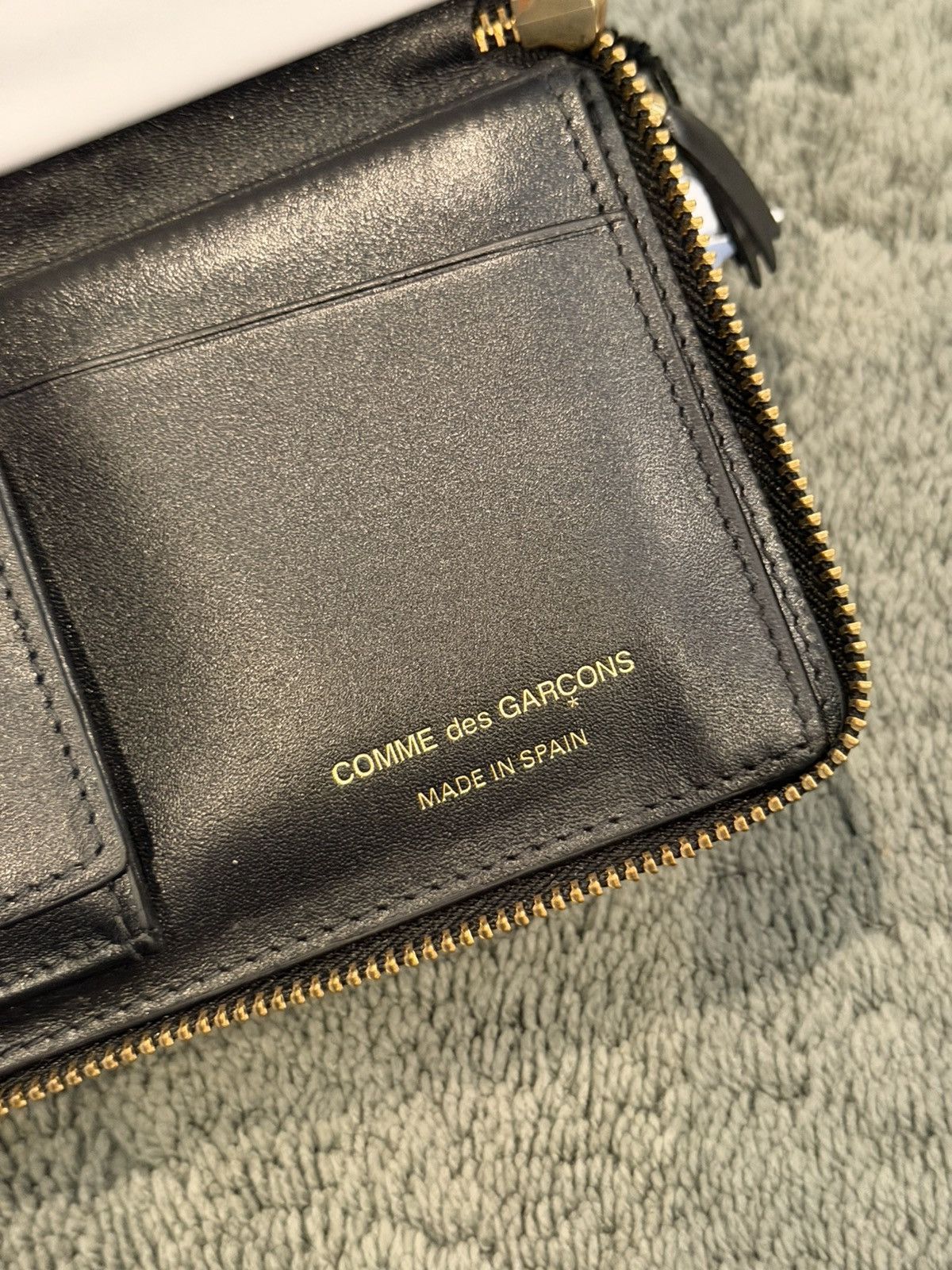 COMME des GARÇONS 