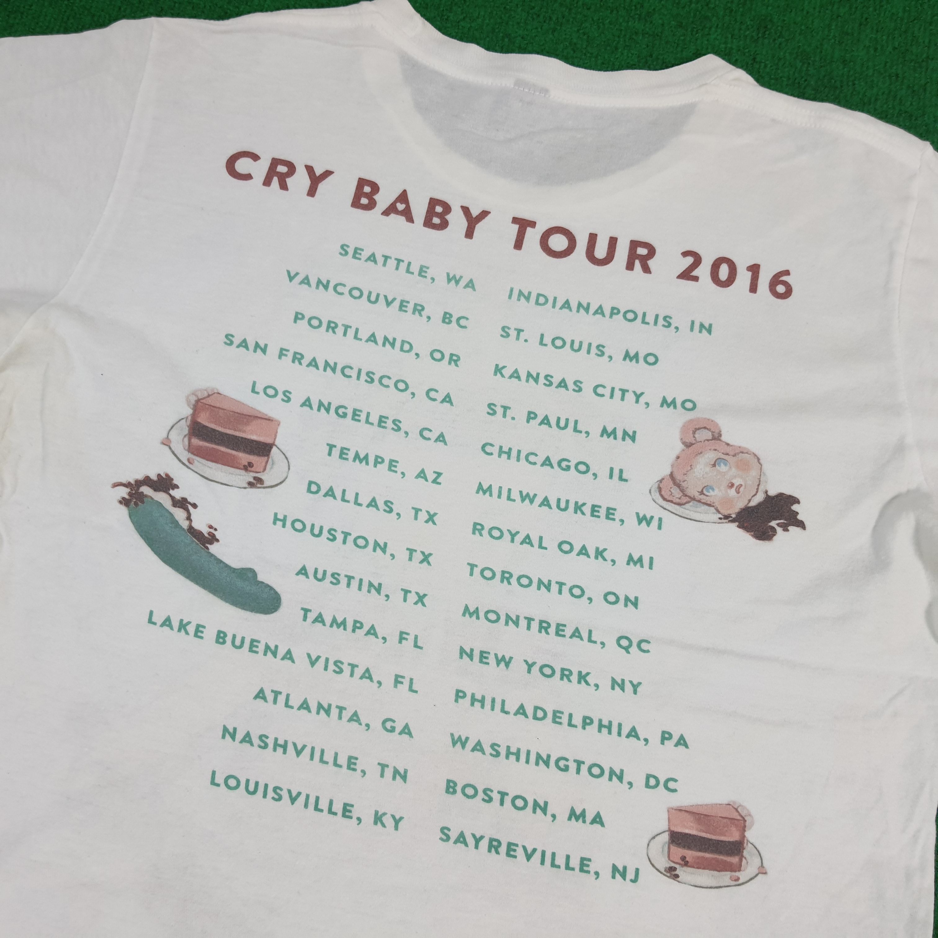 Band Tees × Tultex × Vintage Vintage Melanie Martinez Cry Baby Tour 2016 Tshirt Size US M / EU 48-50 / 2 - 4 Thumbnail
