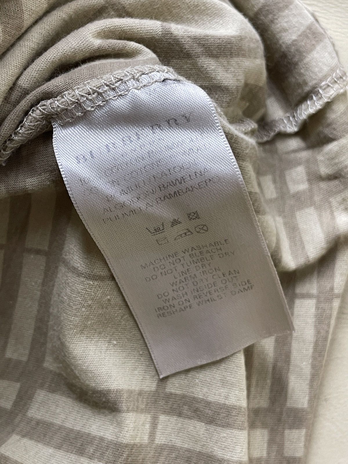 Burberry Vintage Burberry London Nova Check T Shirt Beige Size US XL / EU 56 / 4 - 14 Thumbnail