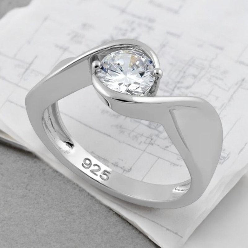 The Unbranded Brand Sterling Silver Twisted Round Clear CZ Ring Sizes 7,8 Size ONE SIZE - 1 Thumbnail