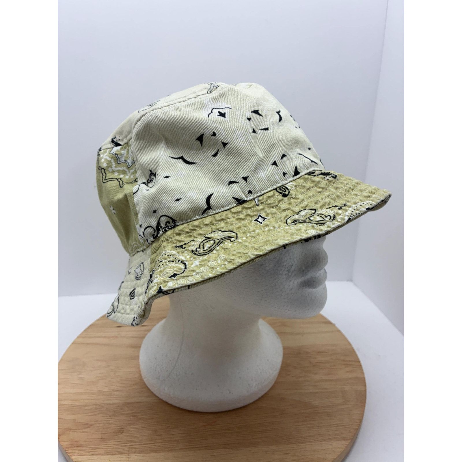 Urban Outfitters Urban Outfitters Bandana Bucket Hat | Y2K Cotton Sun Hat Size ONE SIZE - 8 Thumbnail