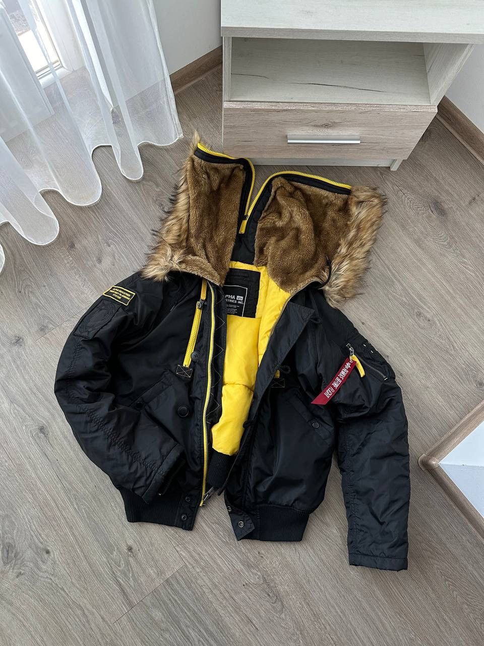 Alpha Industries × Vintage Vintage Alpha Industries Faux Fur Black Bomber Jacket Size US L / EU 52-54 / 3 - 17 Thumbnail