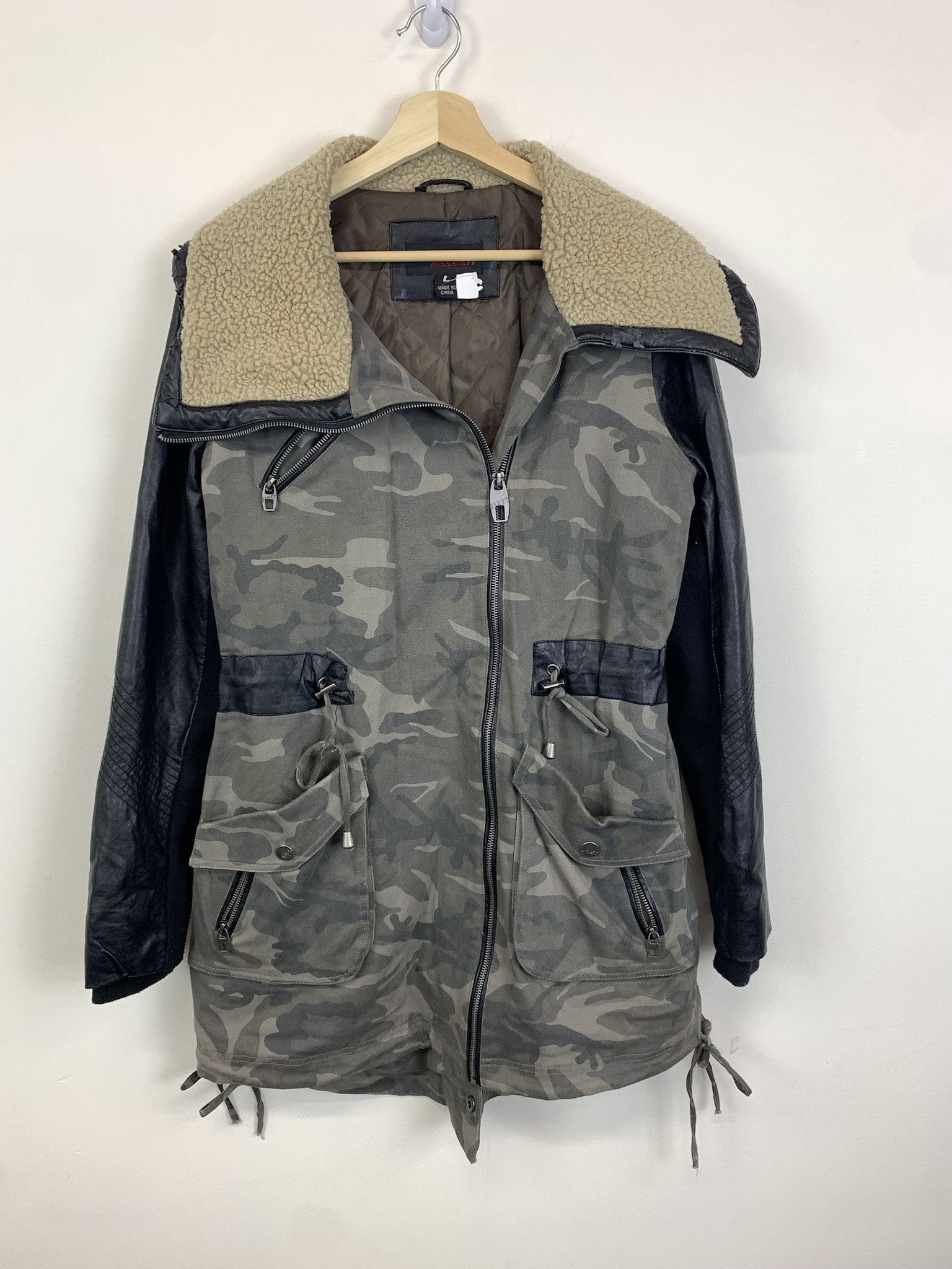 Vintage Vitnage M60 Ghost Camo Leather Sleeve Sherpa Collar Jacket Size M Size US M / EU 48-50 / 2 - 1 Thumbnail