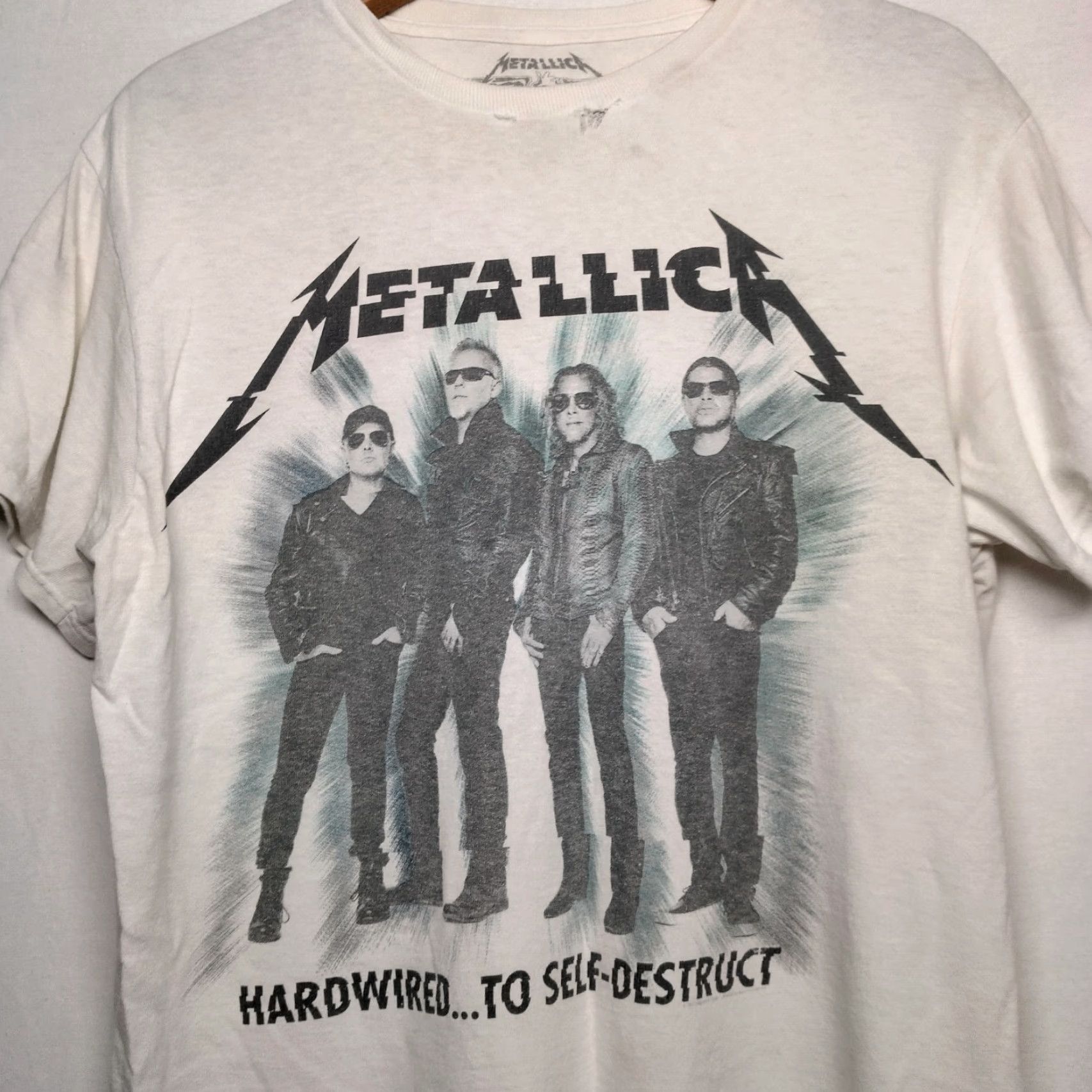 Vintage Metallica World Wired Tour T-Shirt Medium White Crew Neck Short Sleeve Distressed Graphic Band Tee Mens Size US M / EU 48-50 / 2 - 3 Thumbnail